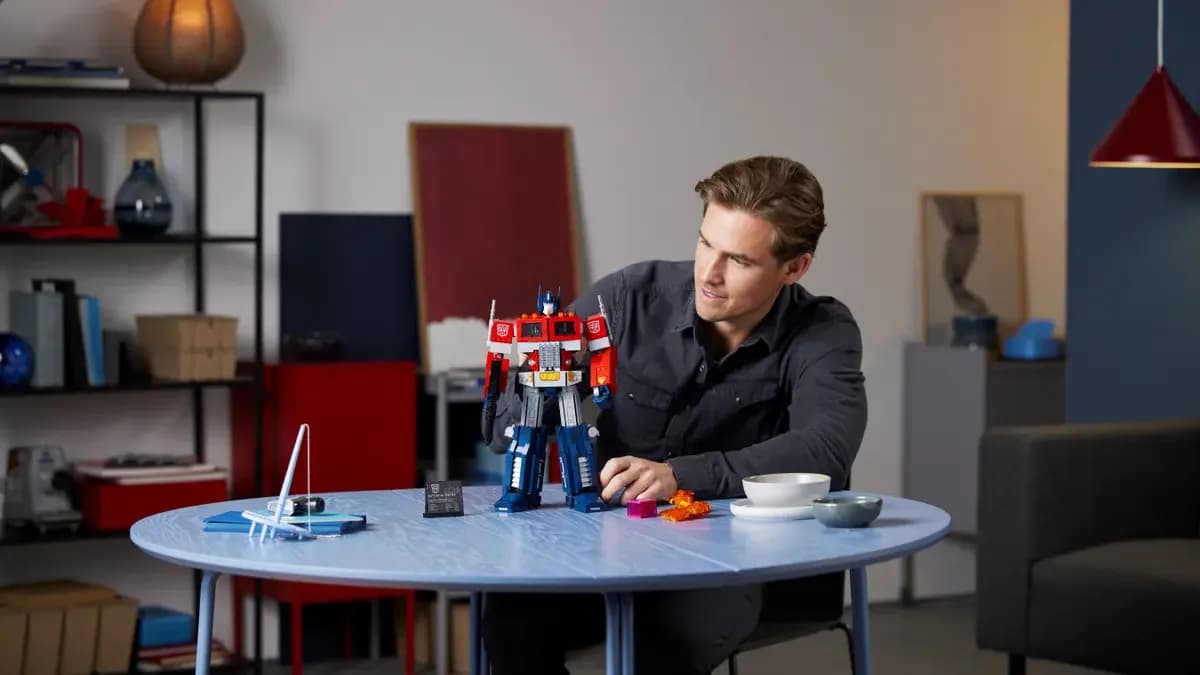 Конструктор LEGO Icons Оптимус Прайм (10302)