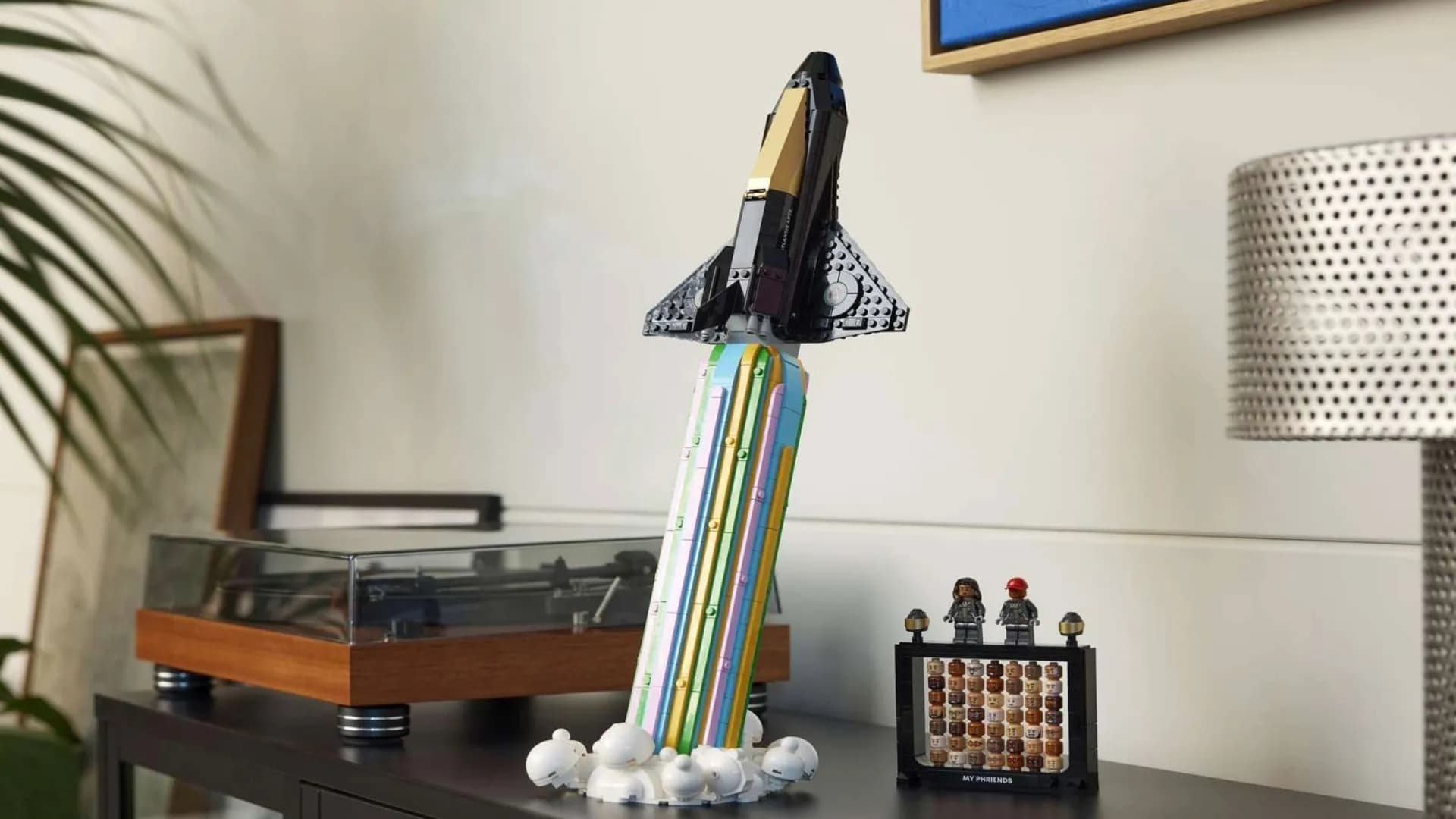 Конструктор LEGO Icons Over the Moon с Фарреллом Уильямсом (10391)