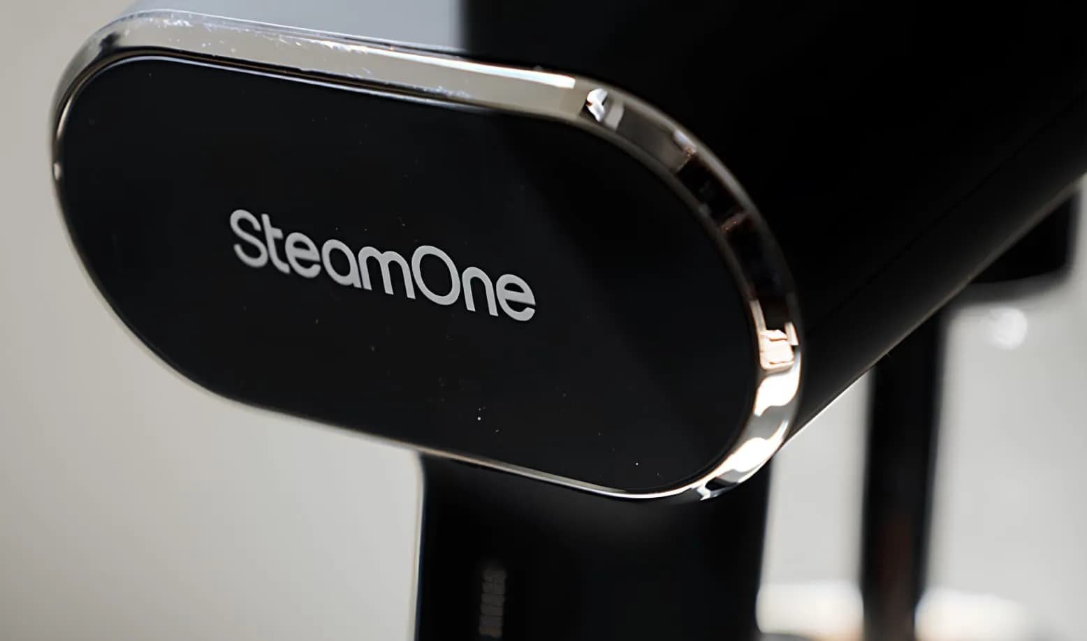 Отпариватель SteamOne EUXL400BV2 (Black)