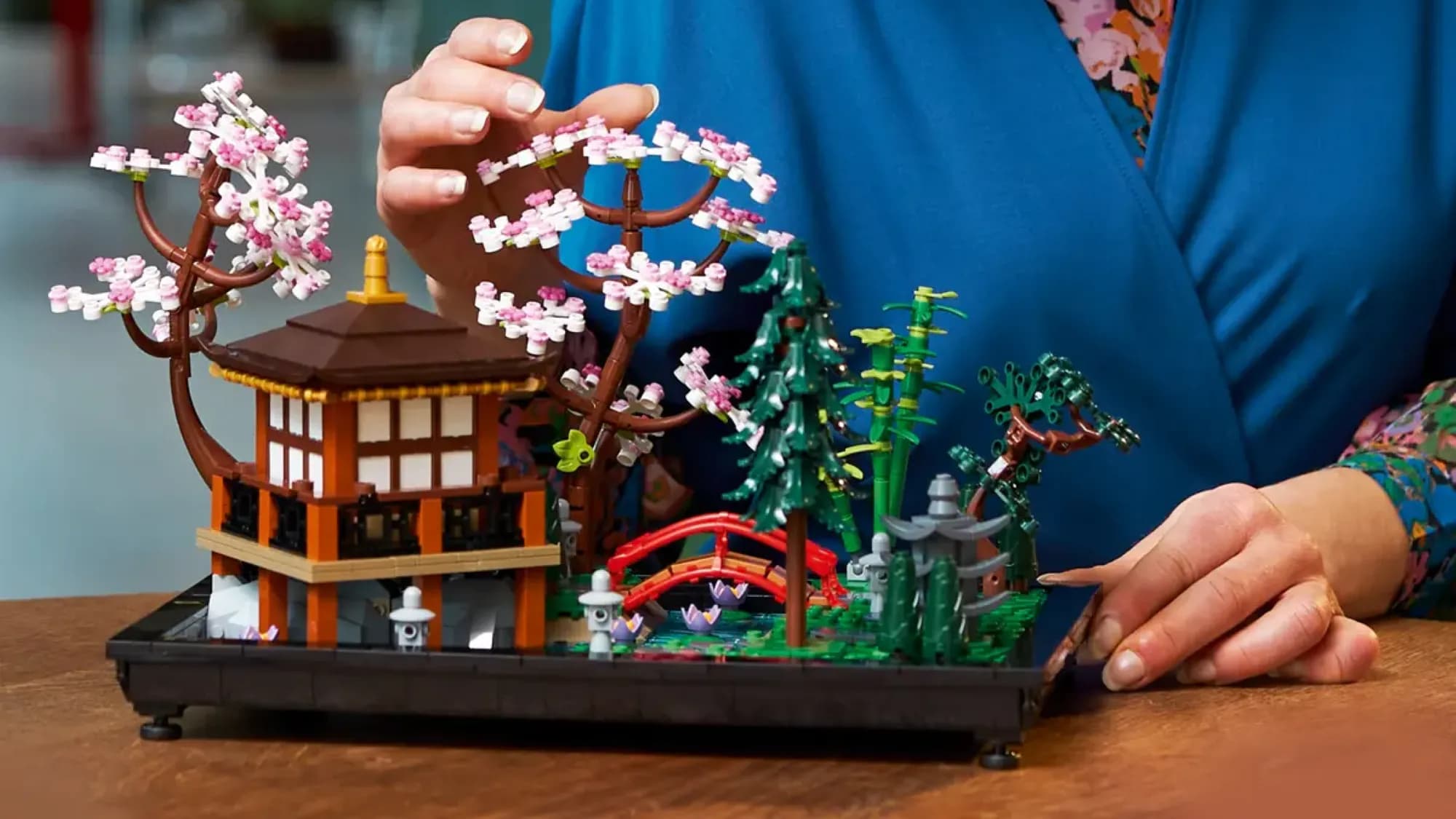 Конструктор LEGO Icons Тихий сад (10315)
