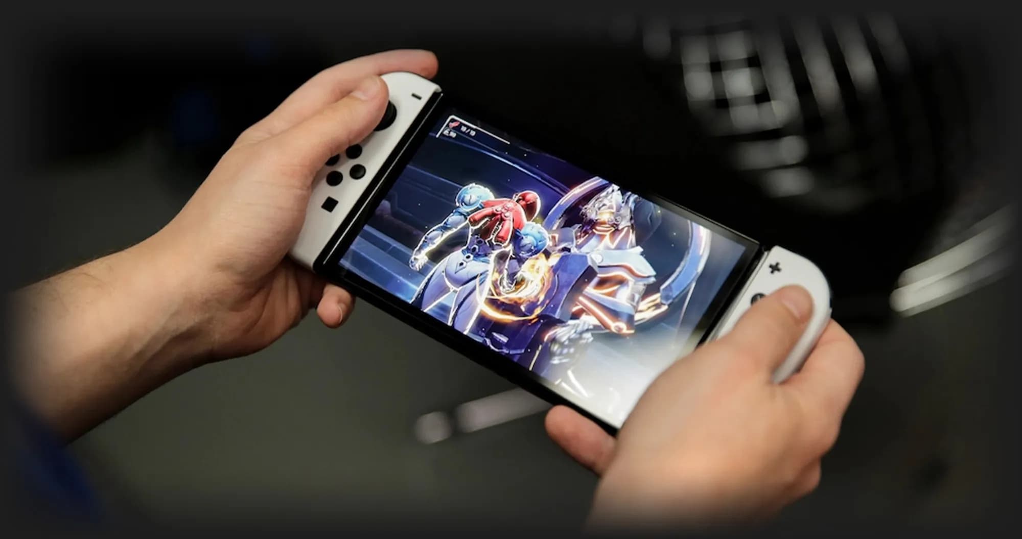 Портативная игровая приставка Nintendo Switch OLED with White Joy-Con (045496453435)