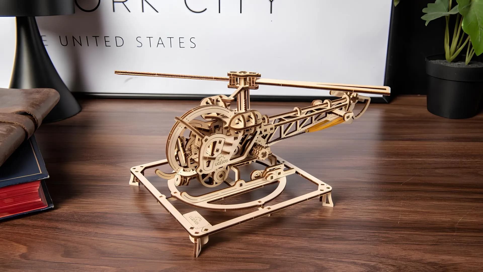 Деревянный 3D конструктор UGEARS Мини вертолет (70225)