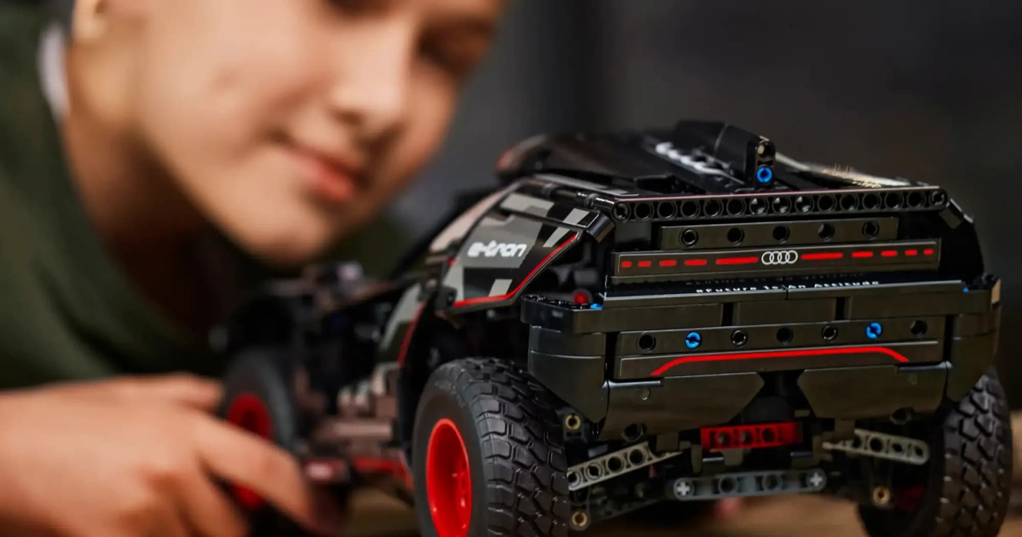 Конструктор LEGO Technic Audi RS Q e-tron (42160)