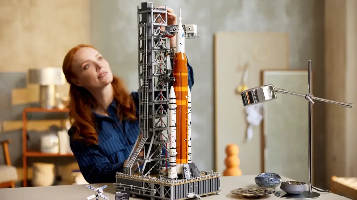 Конструктор LEGO Icons Система космического запуска NASA «Артемида» (10341)
