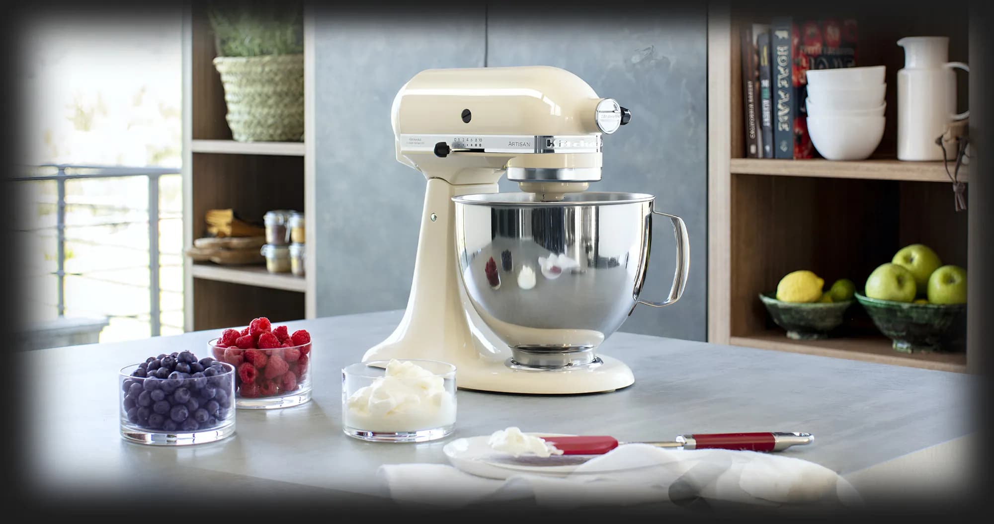 Планетарный миксер KitchenAid Artisan 4,3 л с откидным блоком (Chrome)