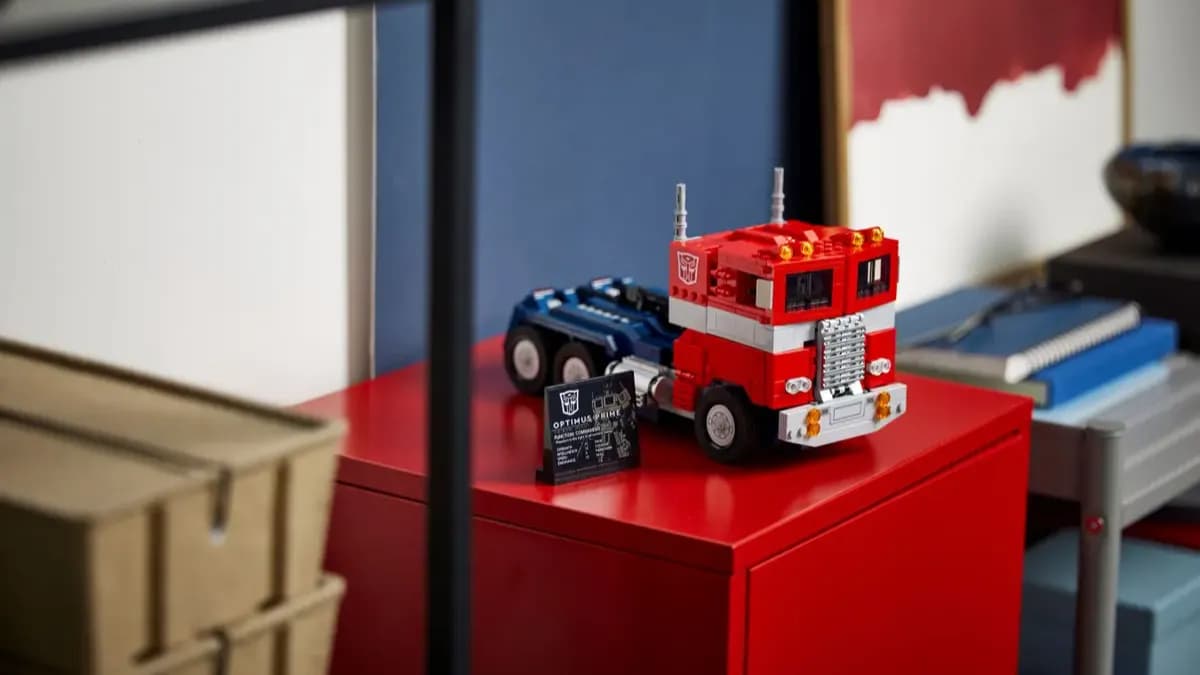 Конструктор LEGO Icons Оптимус Прайм (10302)