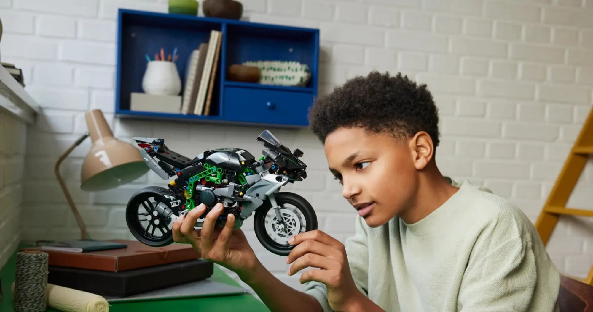 Конструктор LEGO Technic Мотоцикл Kawasaki Ninja H2R (42170)