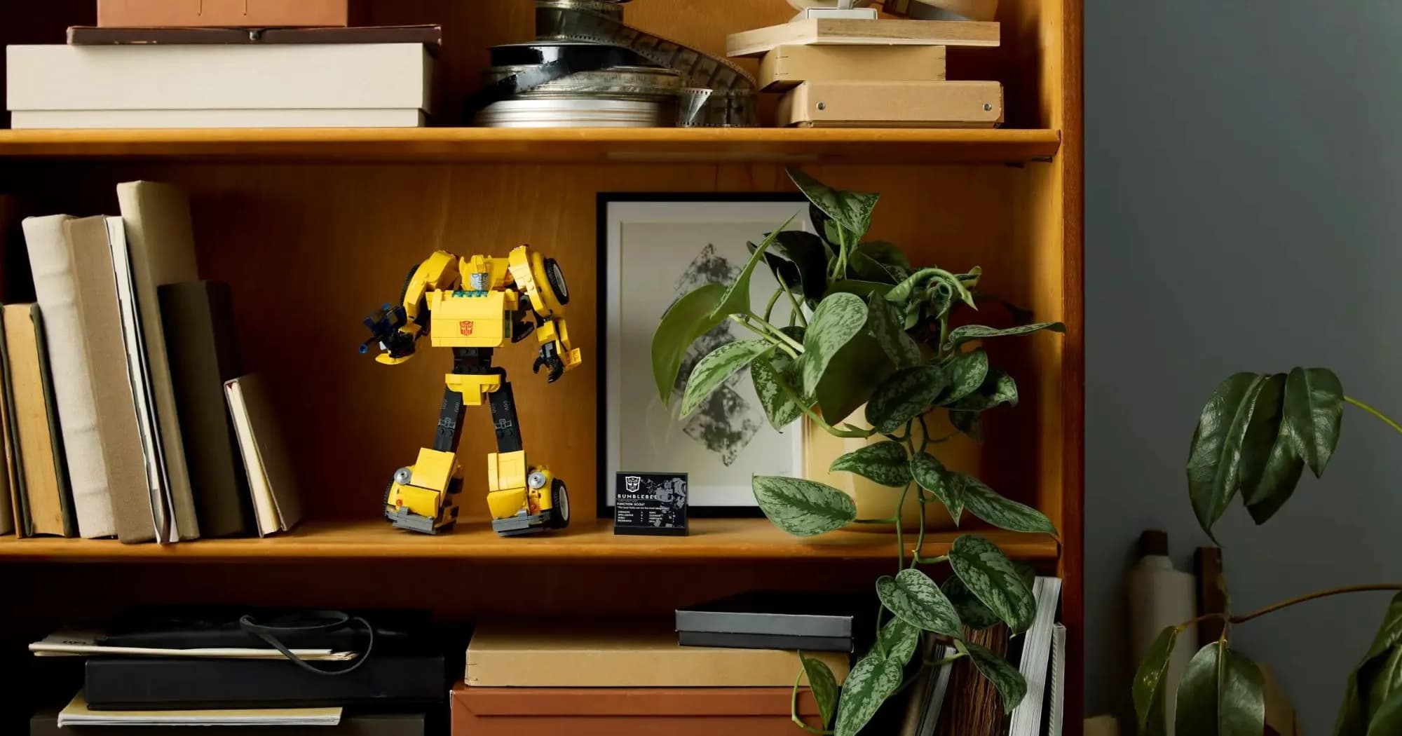 Конструктор LEGO Icons Бамблби (10338)