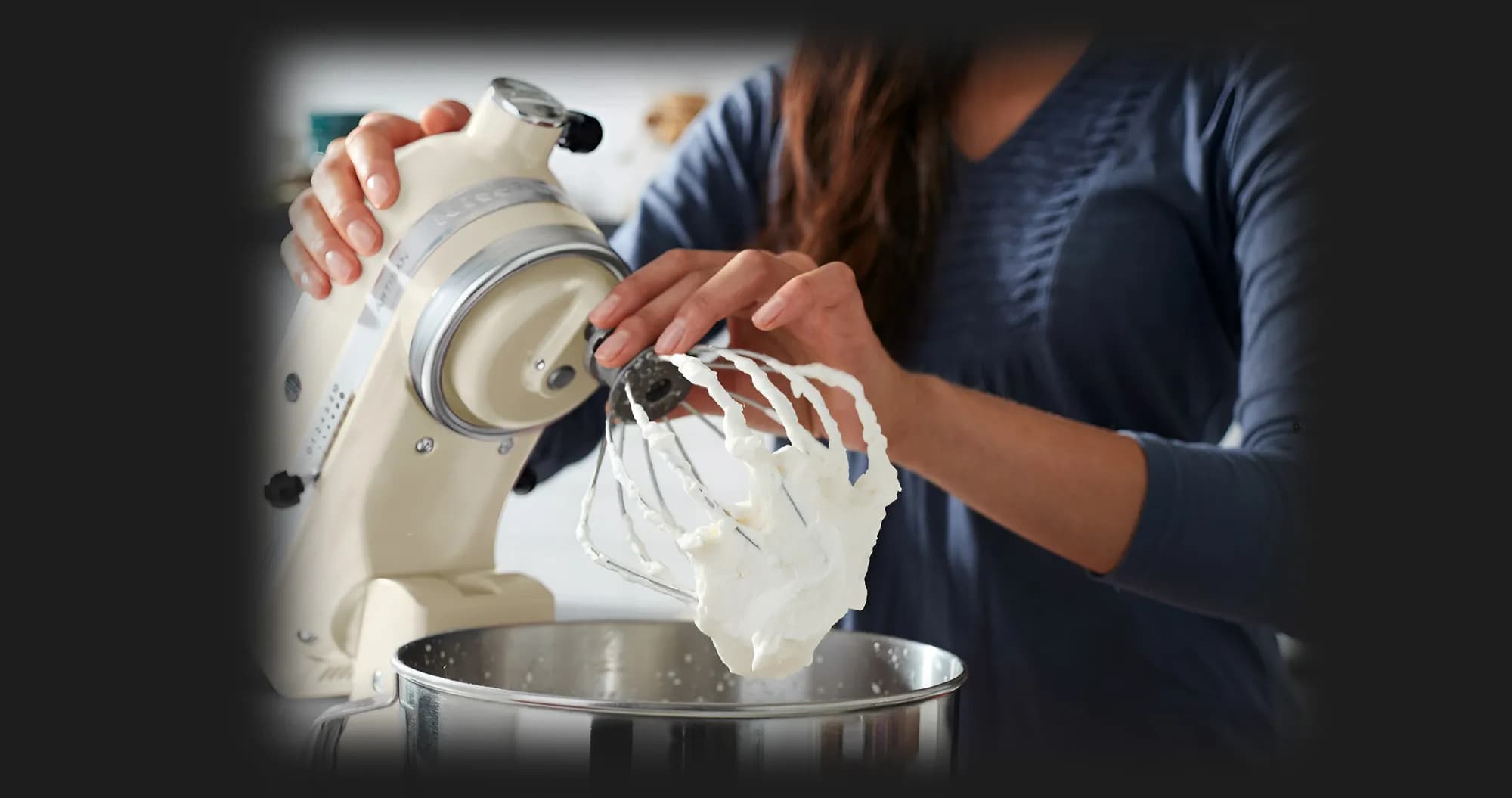 Планетарный миксер KitchenAid Artisan 4,3 л с откидным блоком (Chrome)