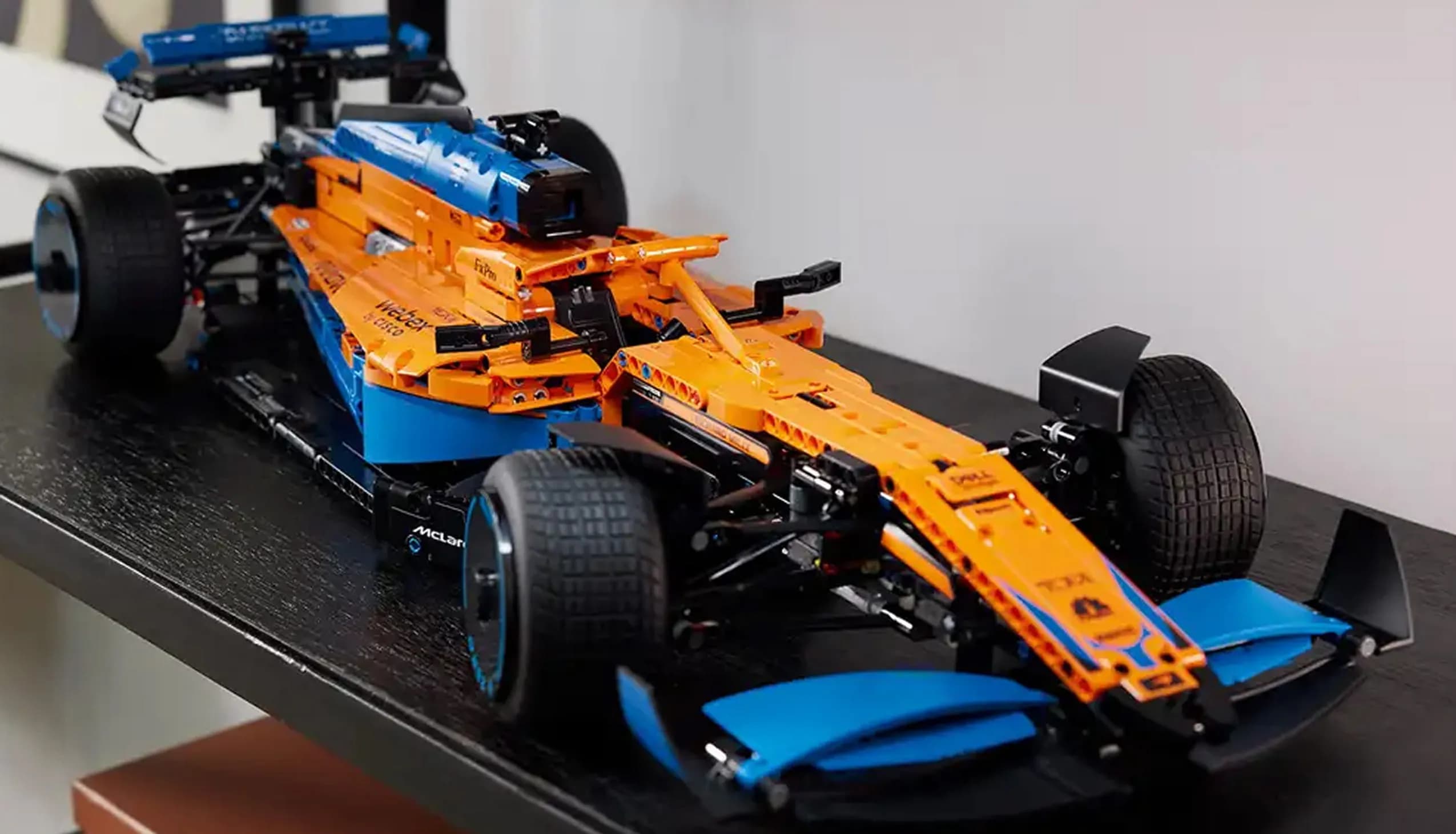 Конструктор LEGO Technic Гоночный автомобиль McLaren Formula 1 (42141)