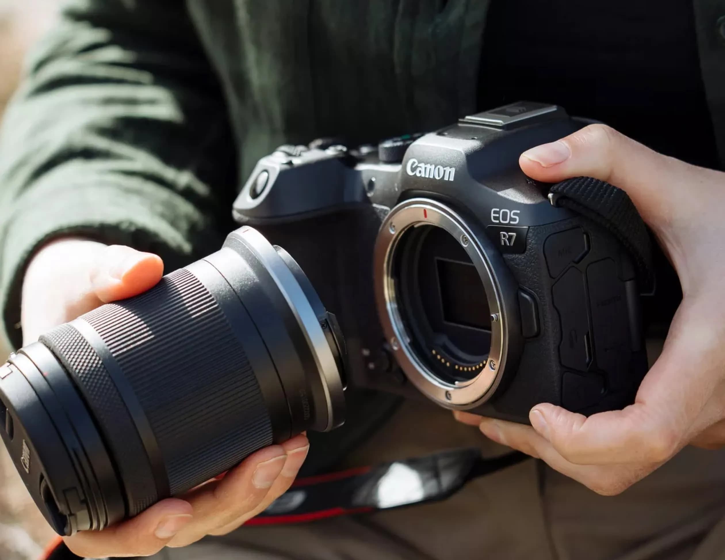 Цифровой фотоаппарат Canon EOS R7 Body (Black) (5137C041) (Standard)