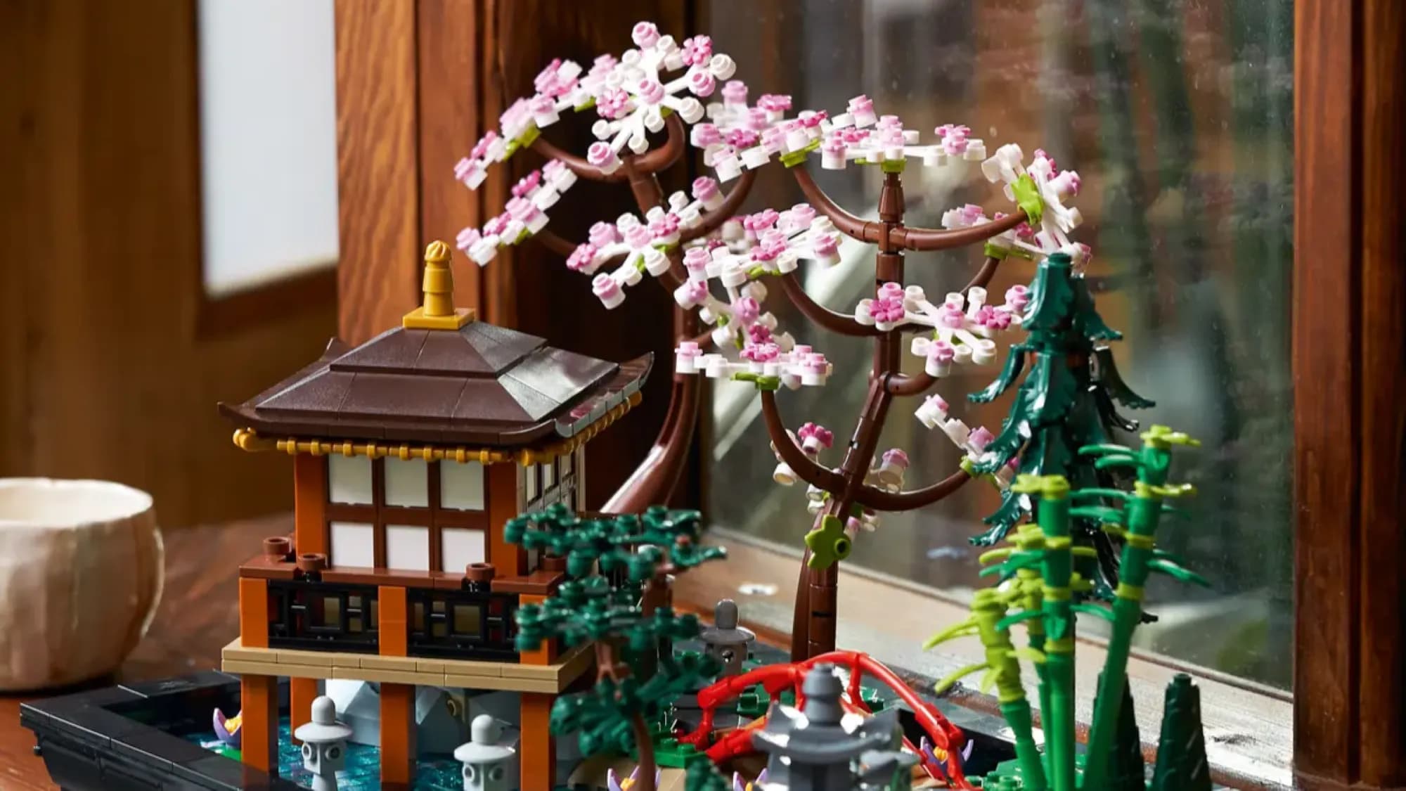 Конструктор LEGO Icons Тихий сад (10315)