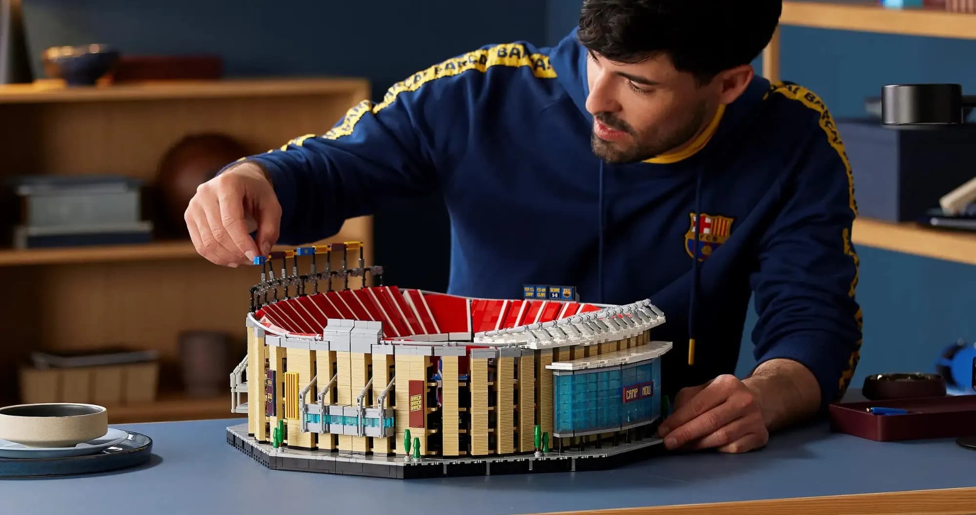 Конструктор LEGO Icons Стадион Камп-Ноу Футбольный клуб «Барселона» (10284)