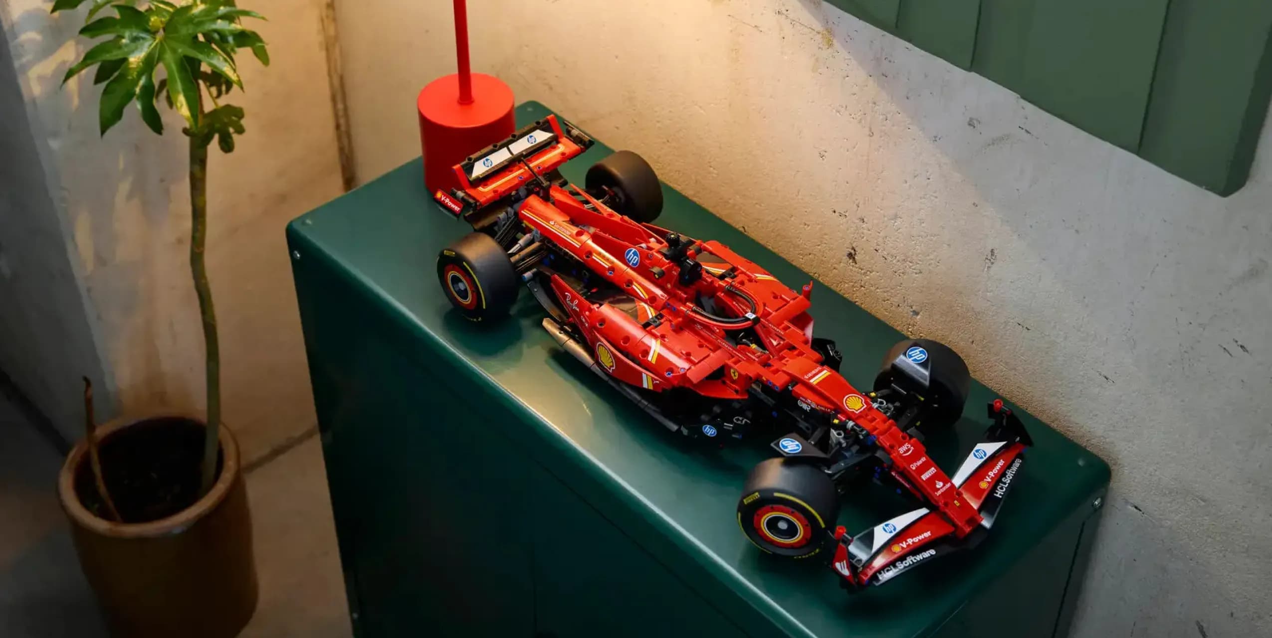 Конструктор LEGO Technic Автомобиль F1 Ferrari SF-24 (42207)