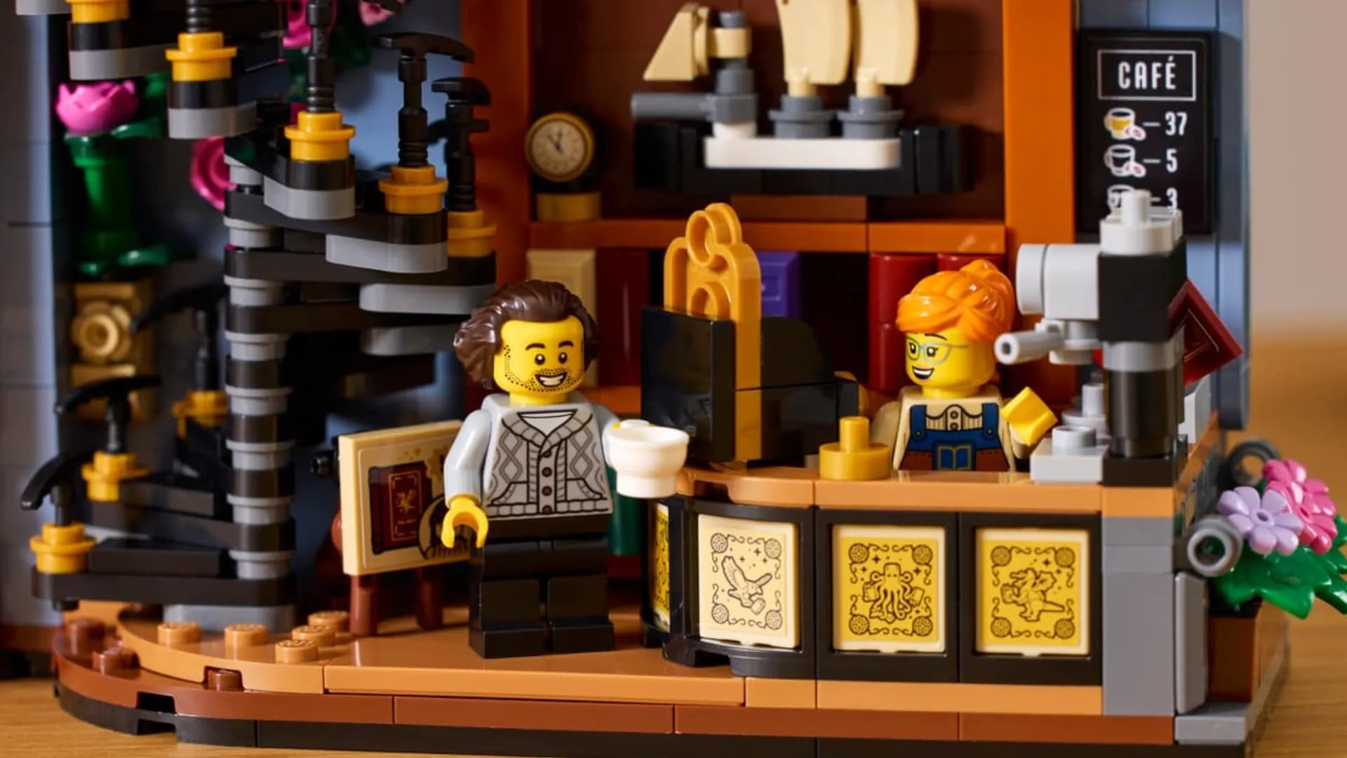 Конструктор LEGO Icons Книжный магазин: книжный уголок (11379)