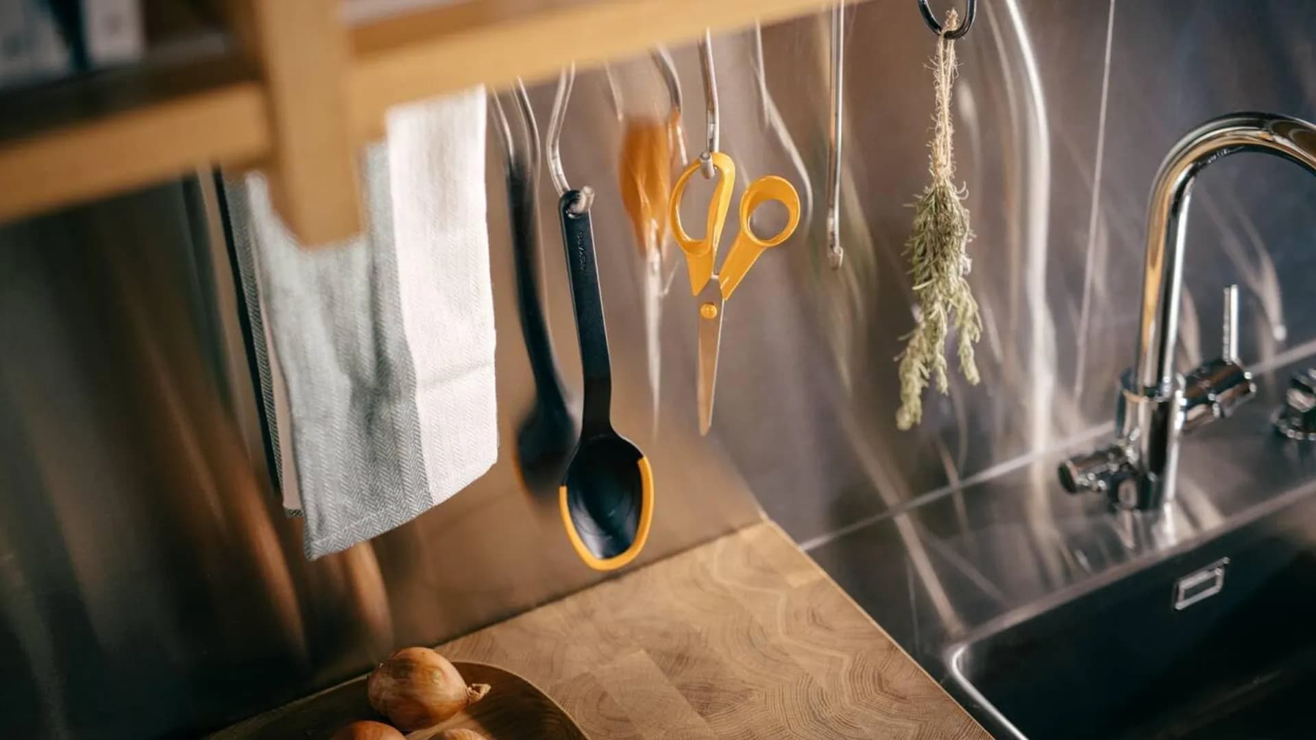 Ложка кухонная Fiskars Functional Form 29см пластик/силикон