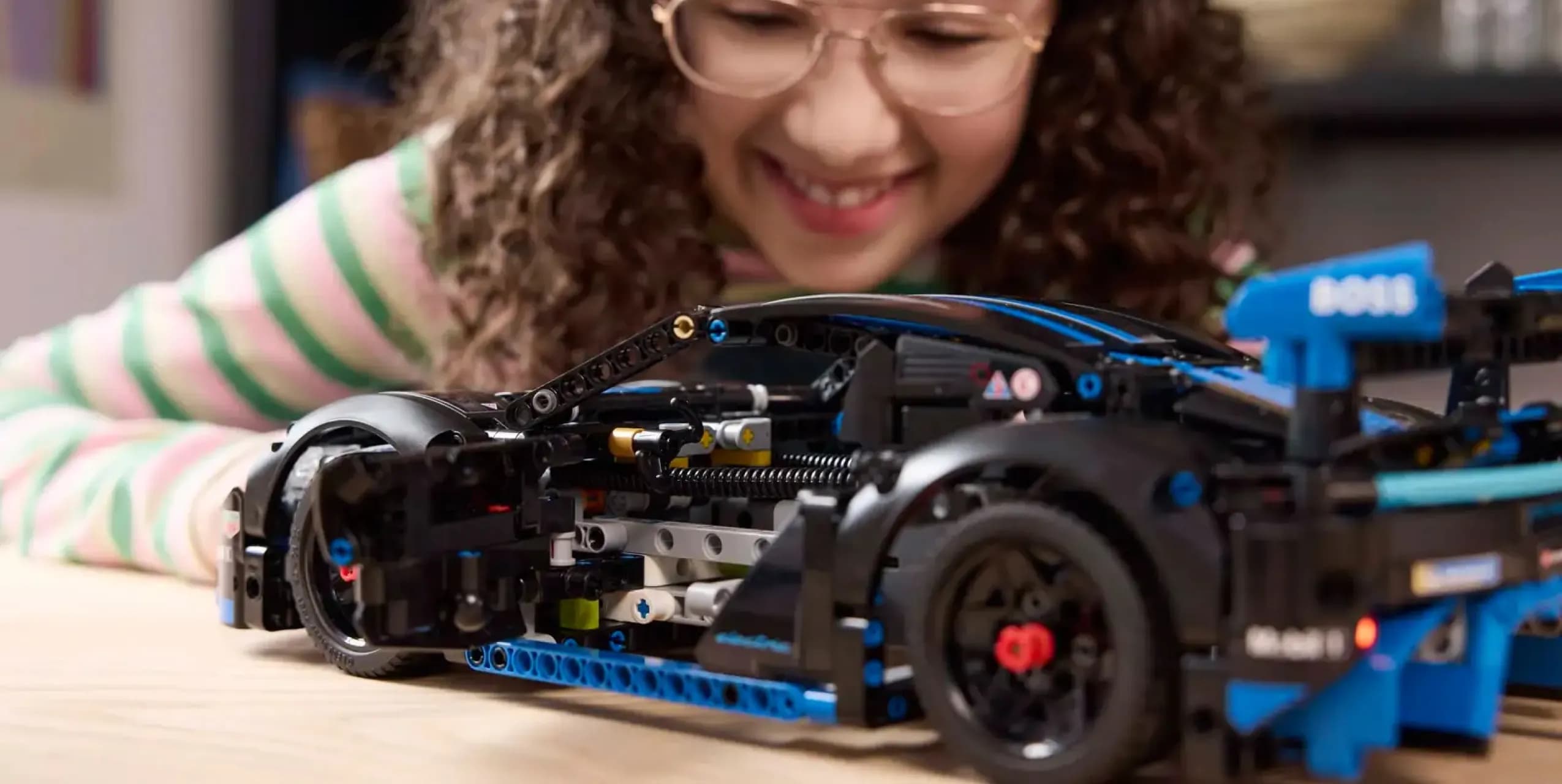 Конструктор LEGO Technic Автомобиль для гонок Porsche GT4 E-Performance (42176)