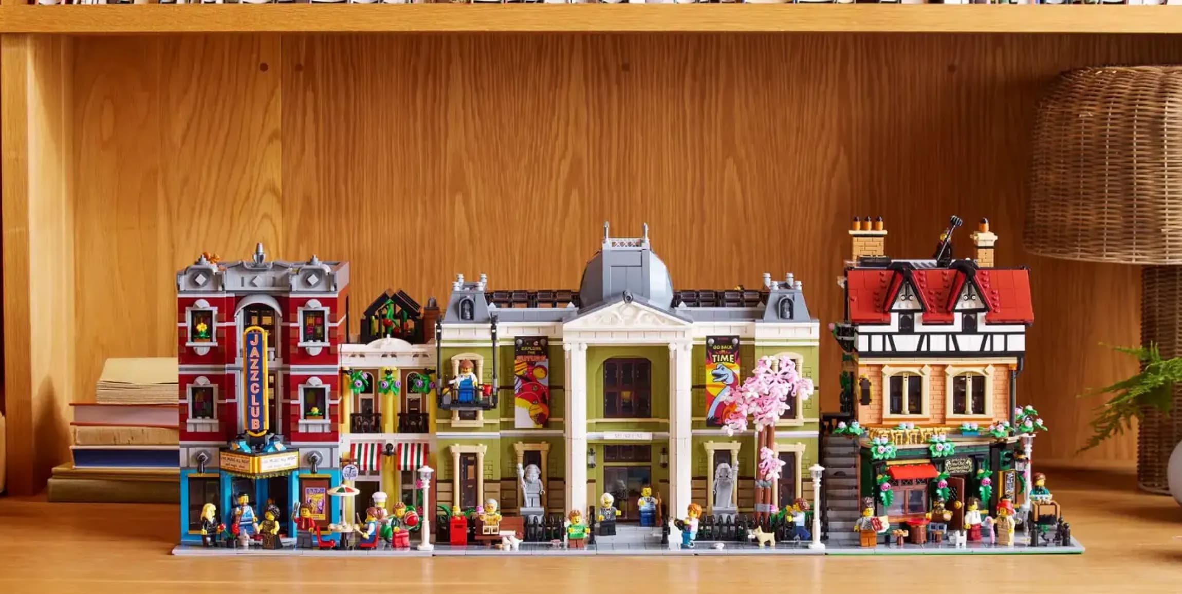 Конструктор LEGO Icons Тюдоровский уголок (10350)