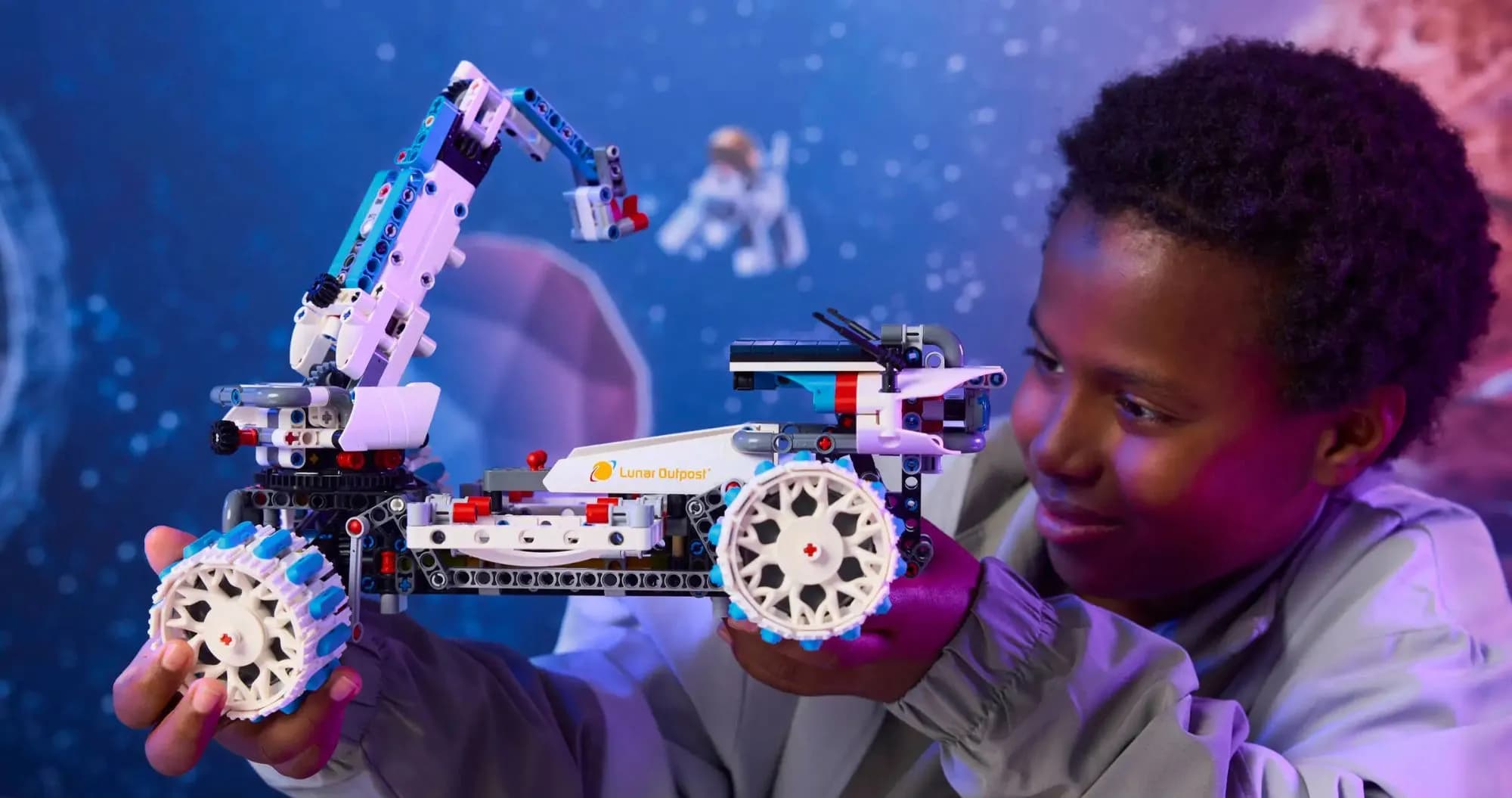 Конструктор LEGO Technic Луноход Lunar Outpost. Космический корабль (42211)