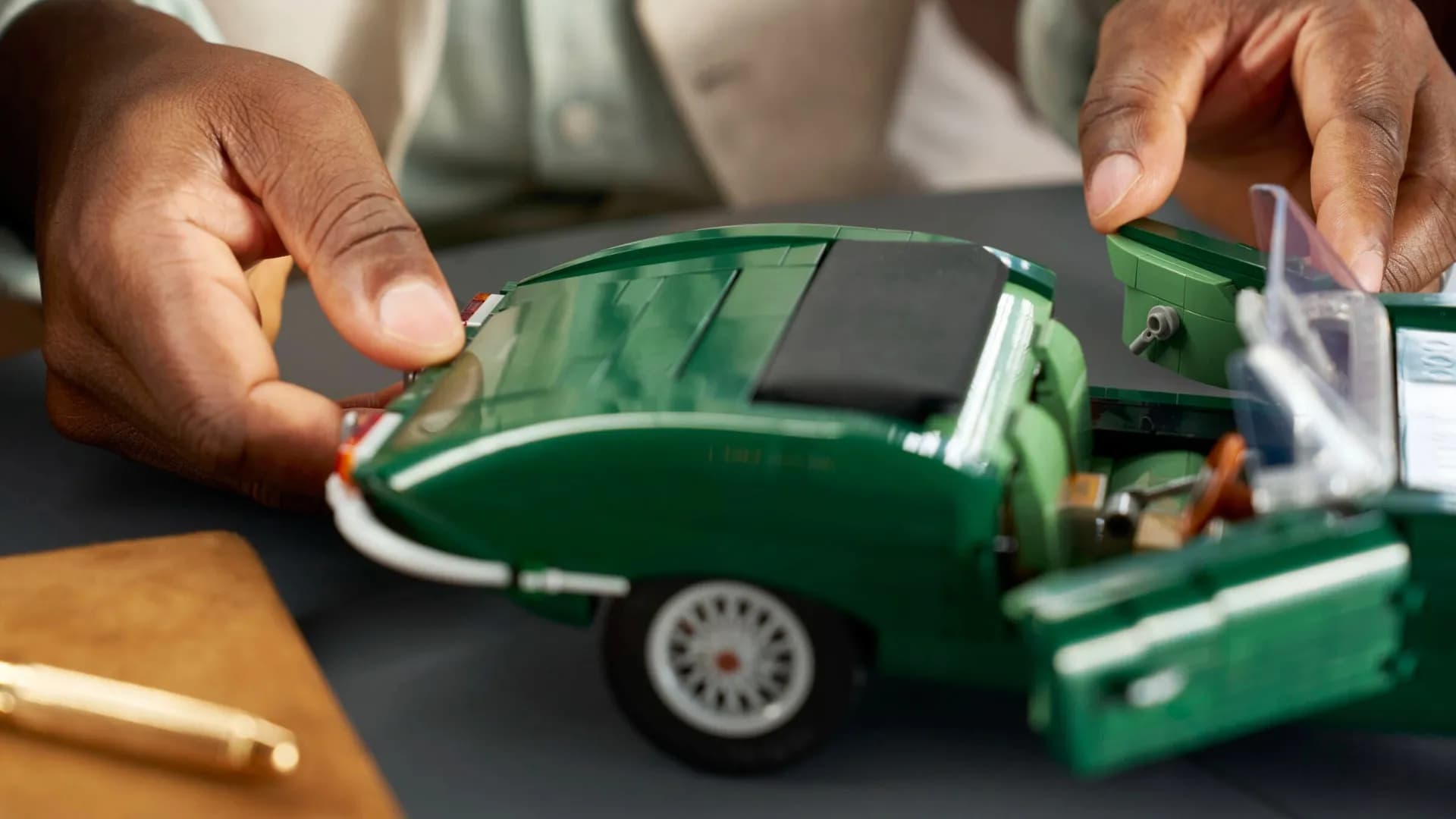 Конструктор LEGO Icons Jaguar E-Type (11381)