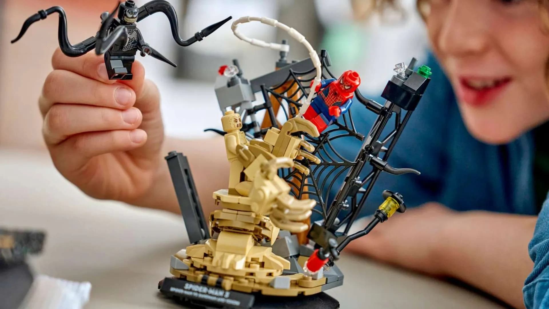 Конструктор LEGO Marvel Легендарная битва: Человек-паук vs. Песчаный человек (76334)