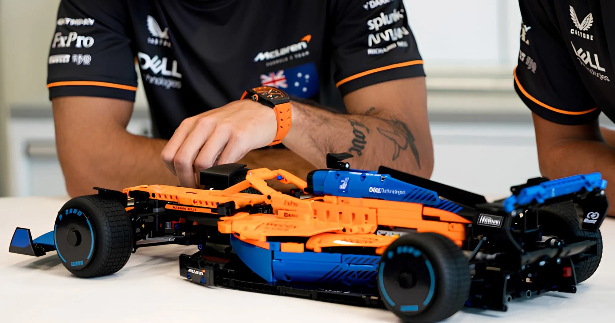 Конструктор LEGO Technic Гоночный автомобиль McLaren Formula 1 (42141)