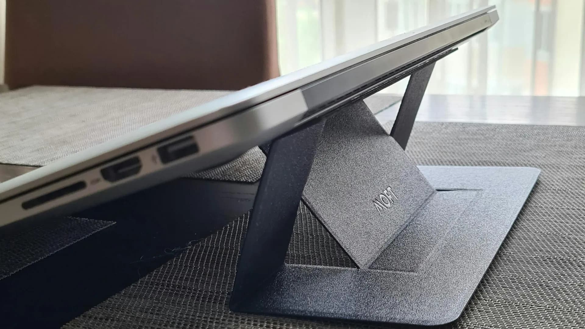 Клейкая подставка MOFT Laptop Stand (Black)
