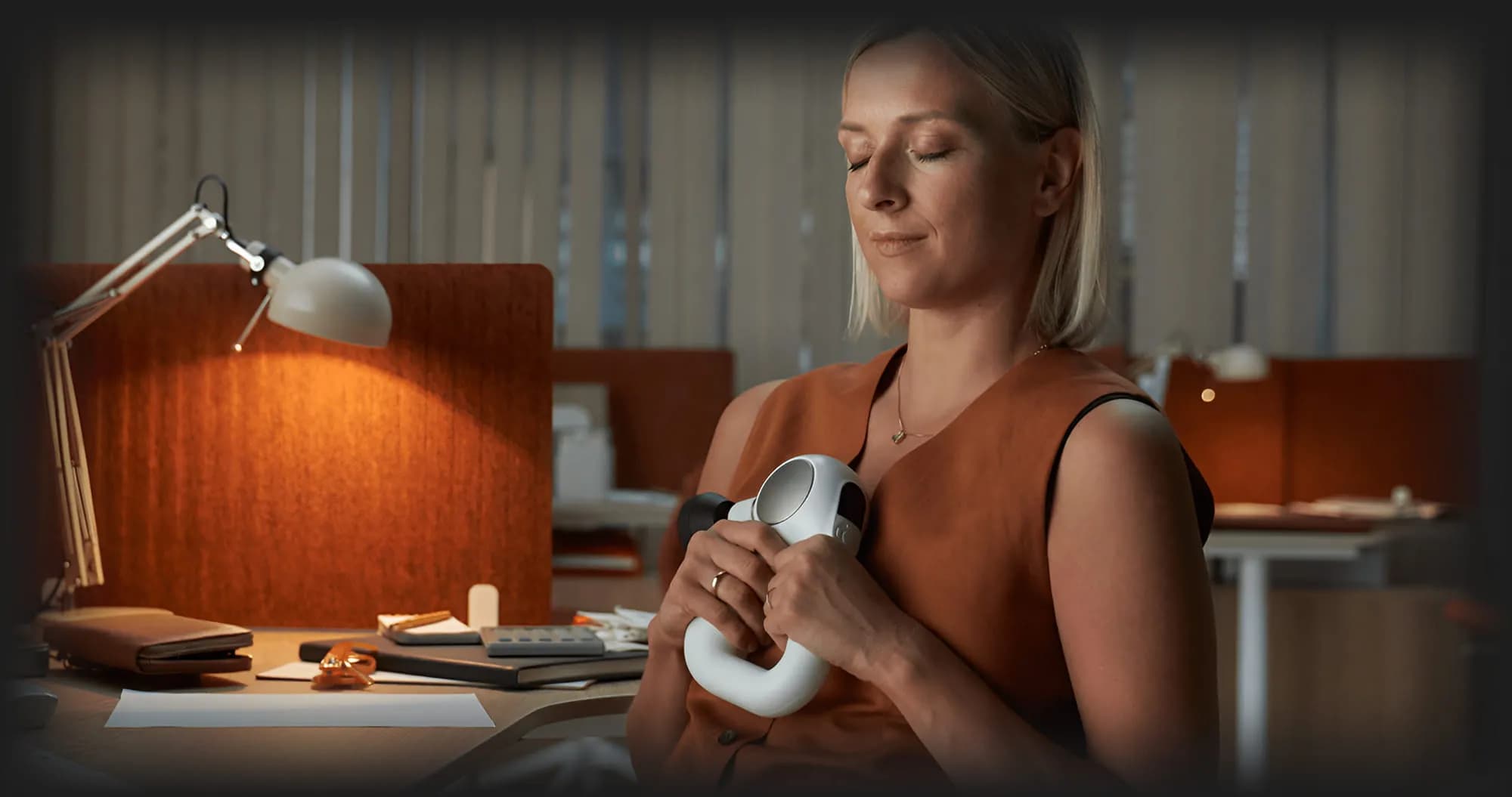 Перкуссионный массажер Theragun Sense (White)