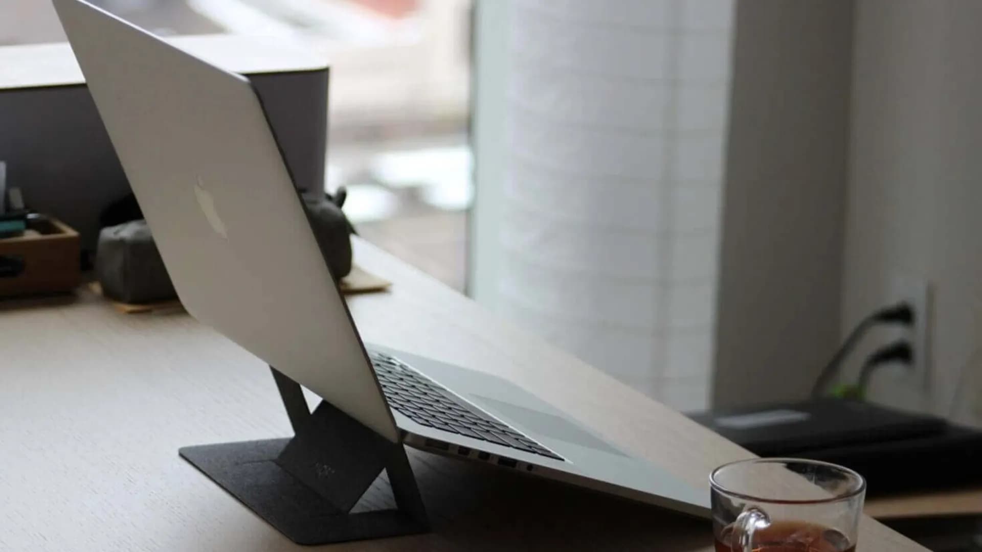 Клейкая подставка MOFT Laptop Stand (Black)
