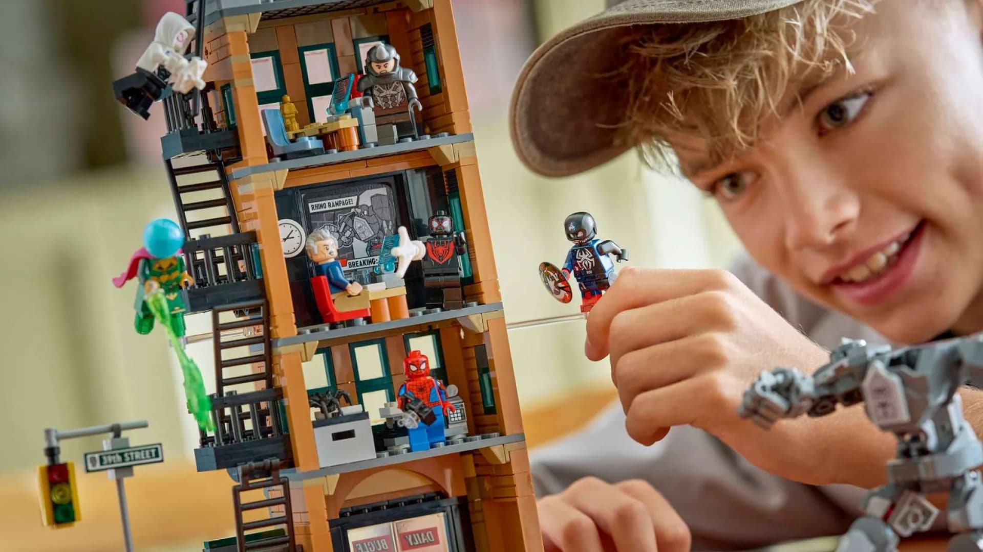 Конструктор LEGO Marvel Человек-паук против Мистерио: Дейли Бьюгл (76342)