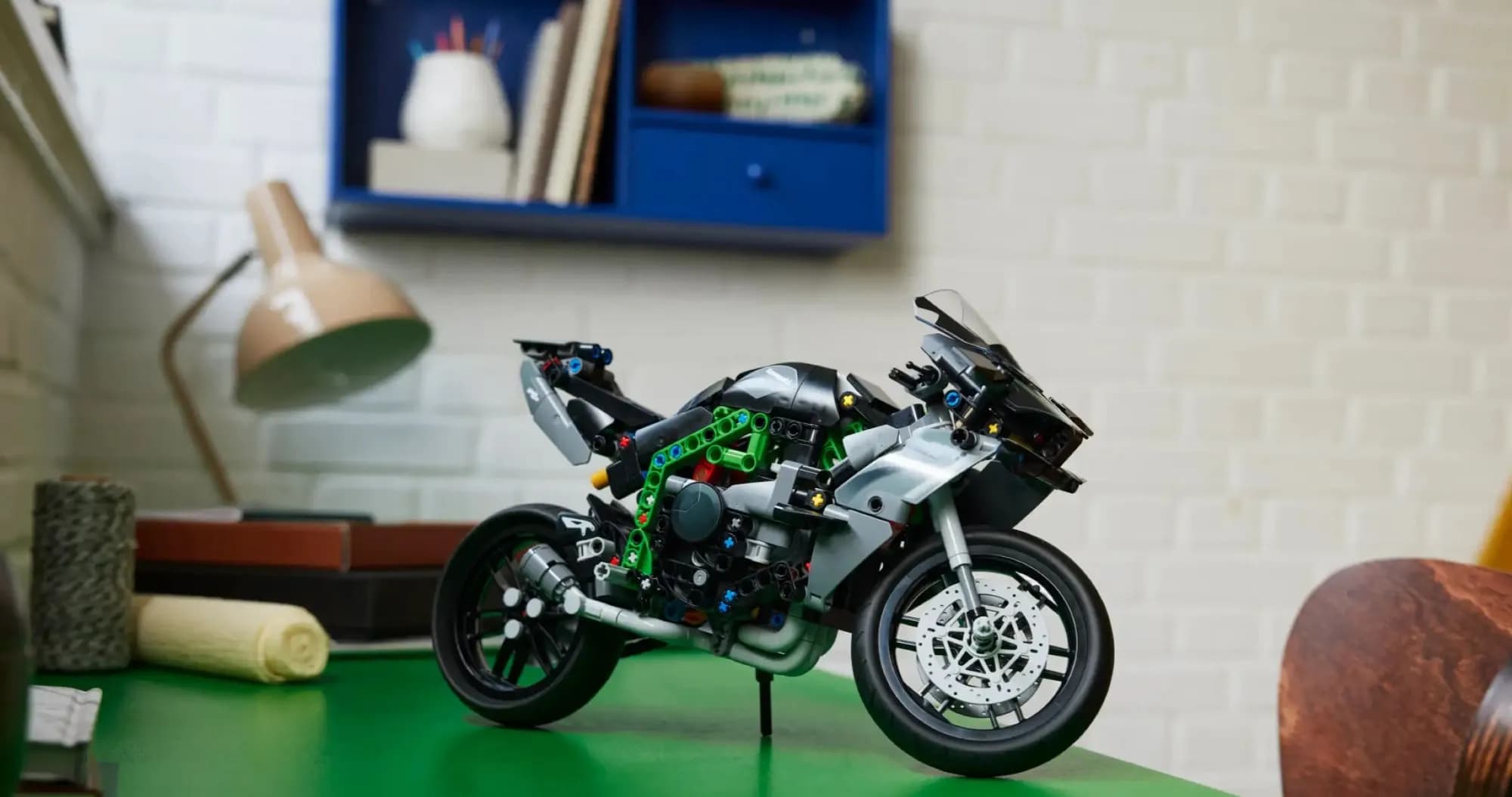 Конструктор LEGO Technic Мотоцикл Kawasaki Ninja H2R (42170)