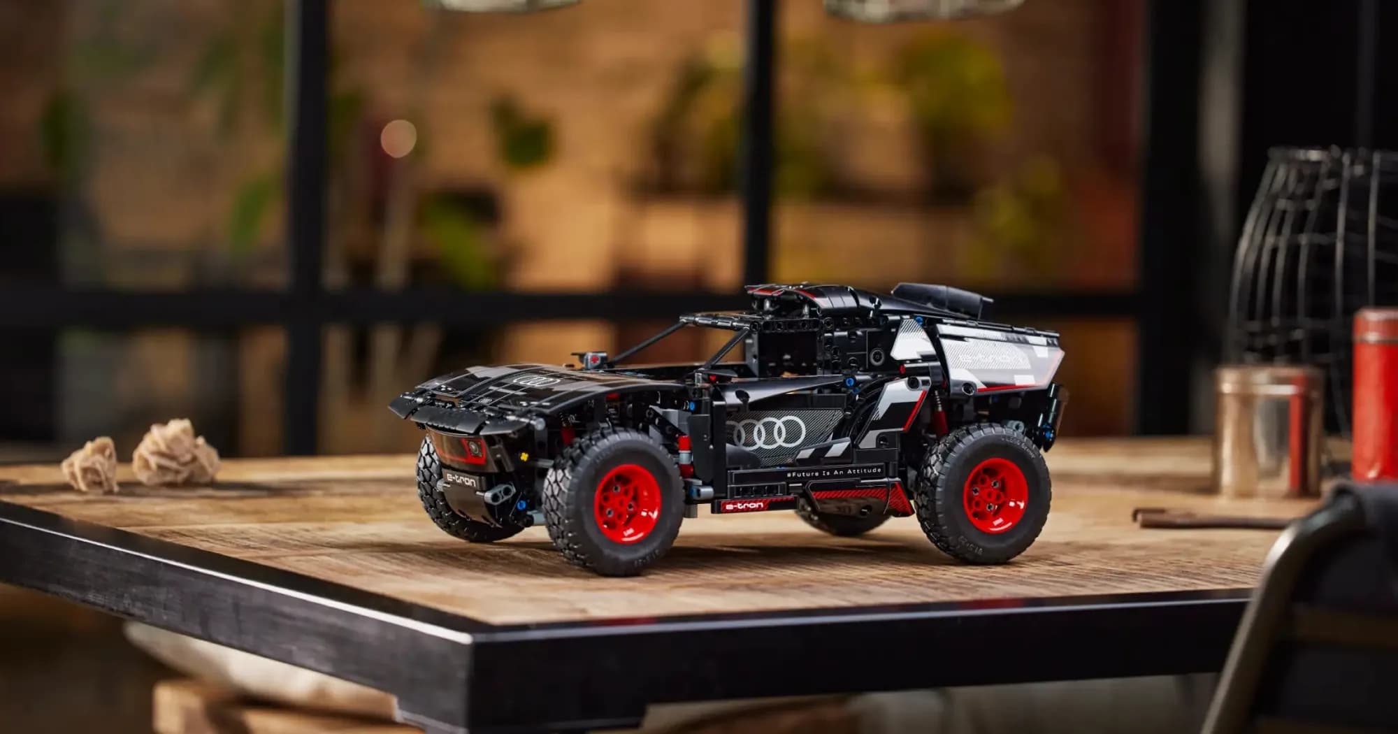 Конструктор LEGO Technic Audi RS Q e-tron (42160)