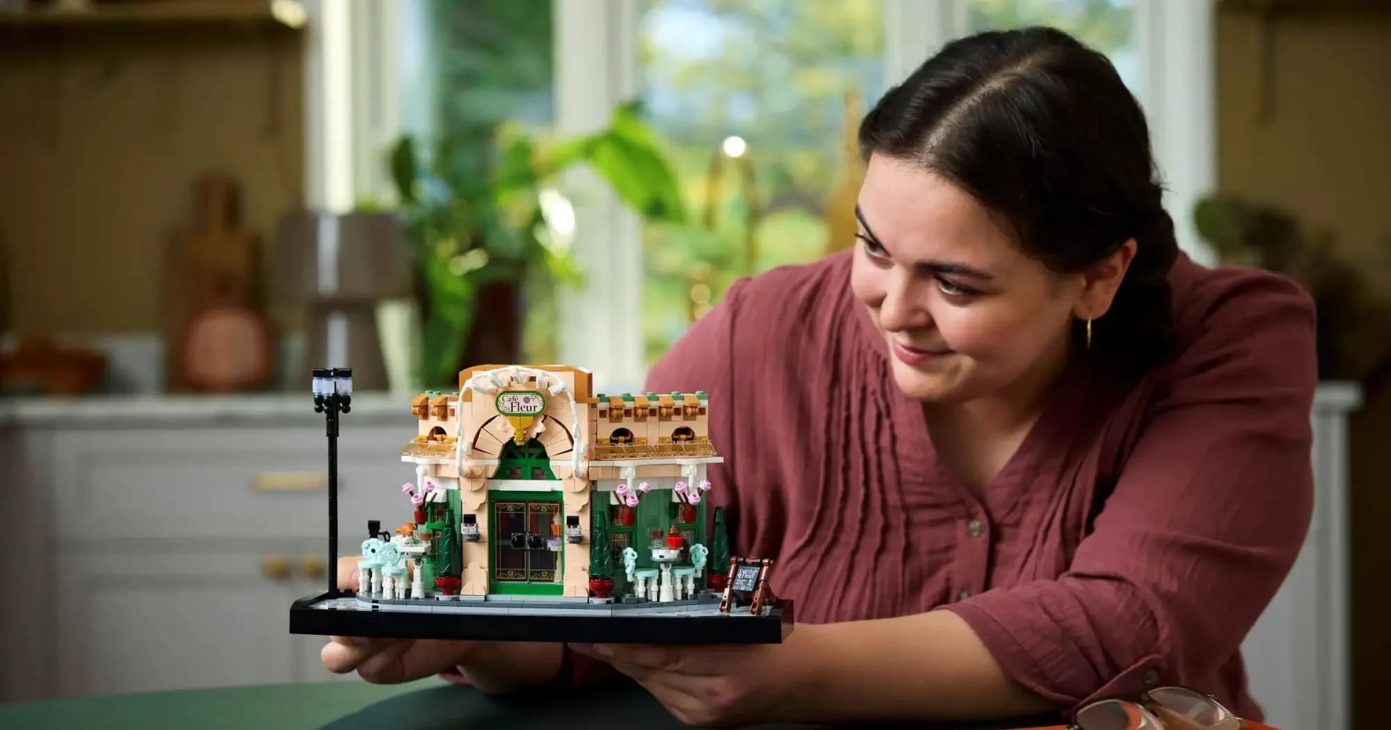 Конструктор LEGO Icons Французское кафе (10362)