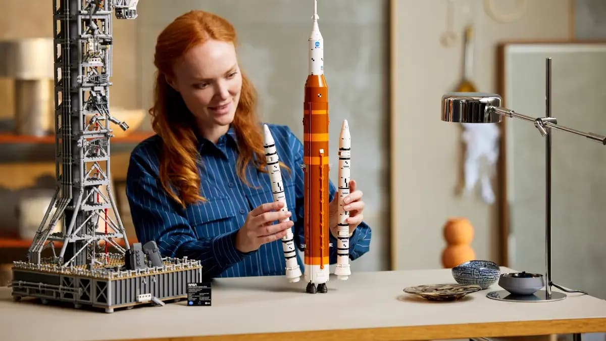 Конструктор LEGO Icons Система космического запуска NASA «Артемида» (10341)