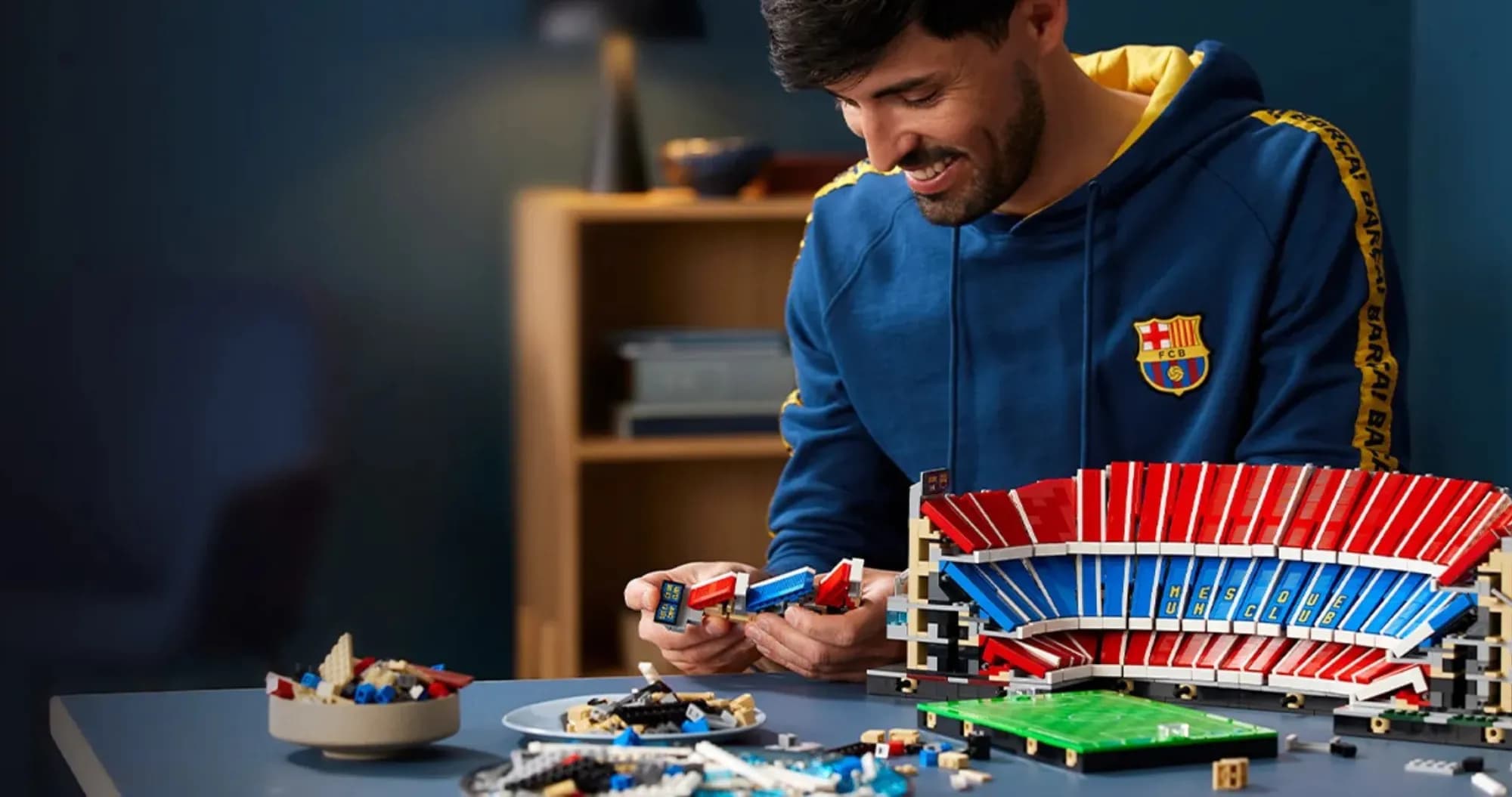 Конструктор LEGO Icons Стадион Камп-Ноу Футбольный клуб «Барселона» (10284)