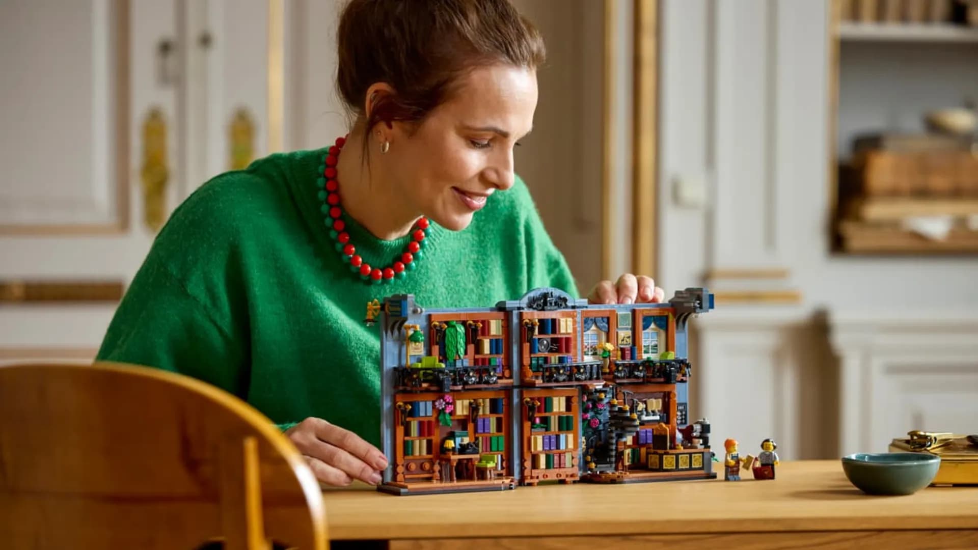 Конструктор LEGO Icons Книжный магазин: книжный уголок (11379)