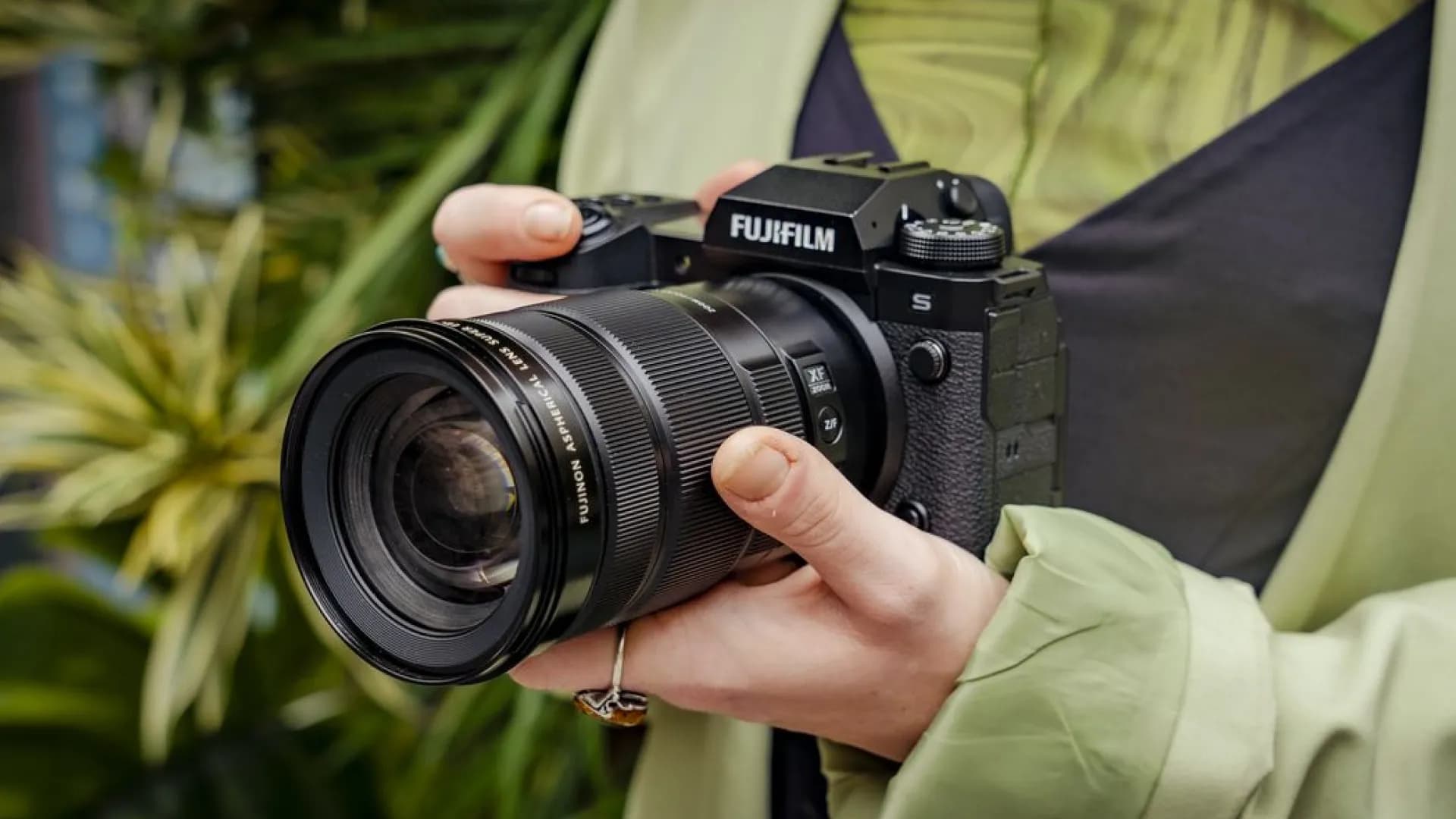 Универсальный объектив Fujifilm XF 18-120mm f/4 LM PZ WR (16780224) (Standard)