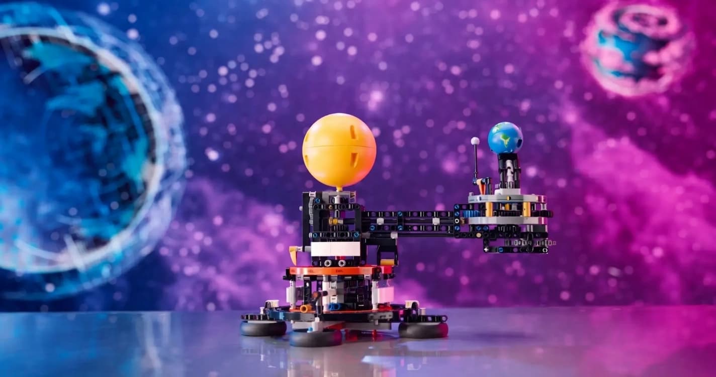 Конструктор LEGO Technic Земля и Луна на орбите (42179)