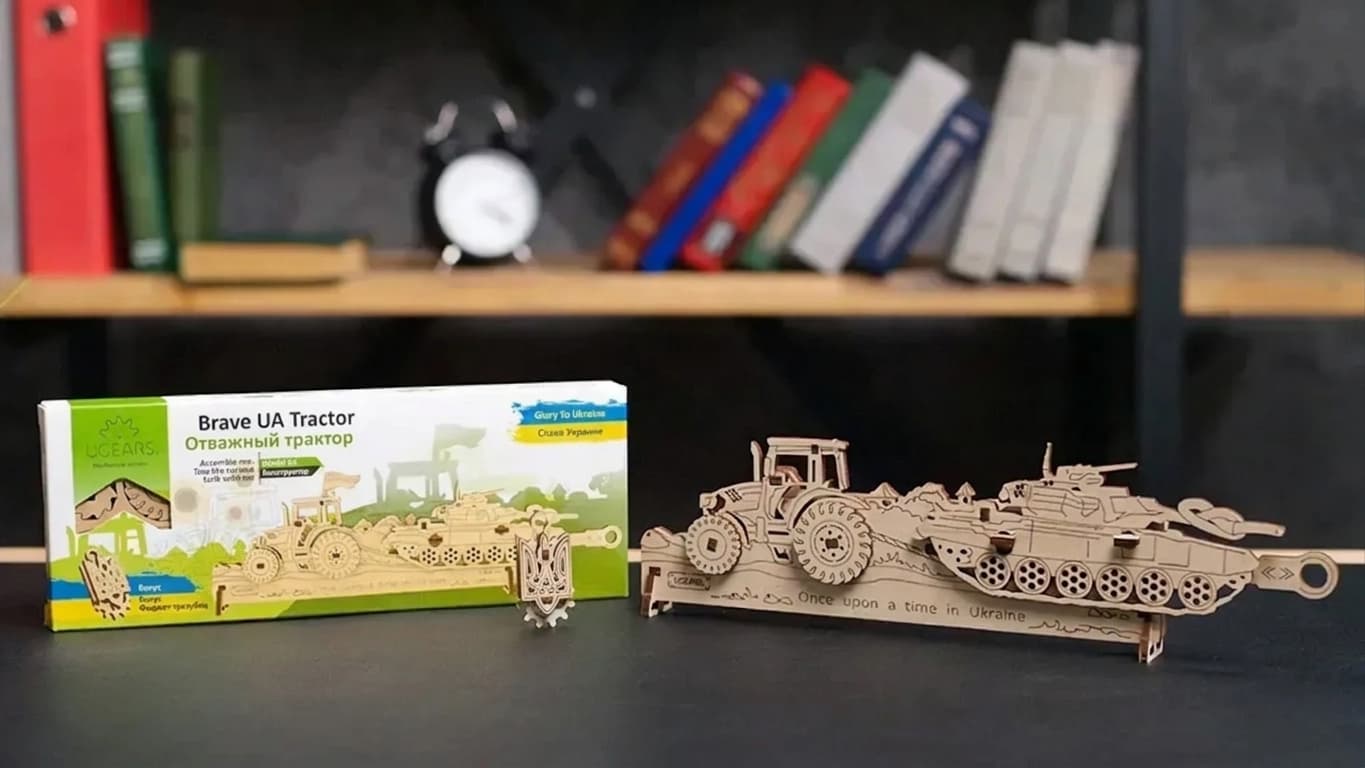 Деревянный 3D конструктор UGEARS Отважный трактор (70185)