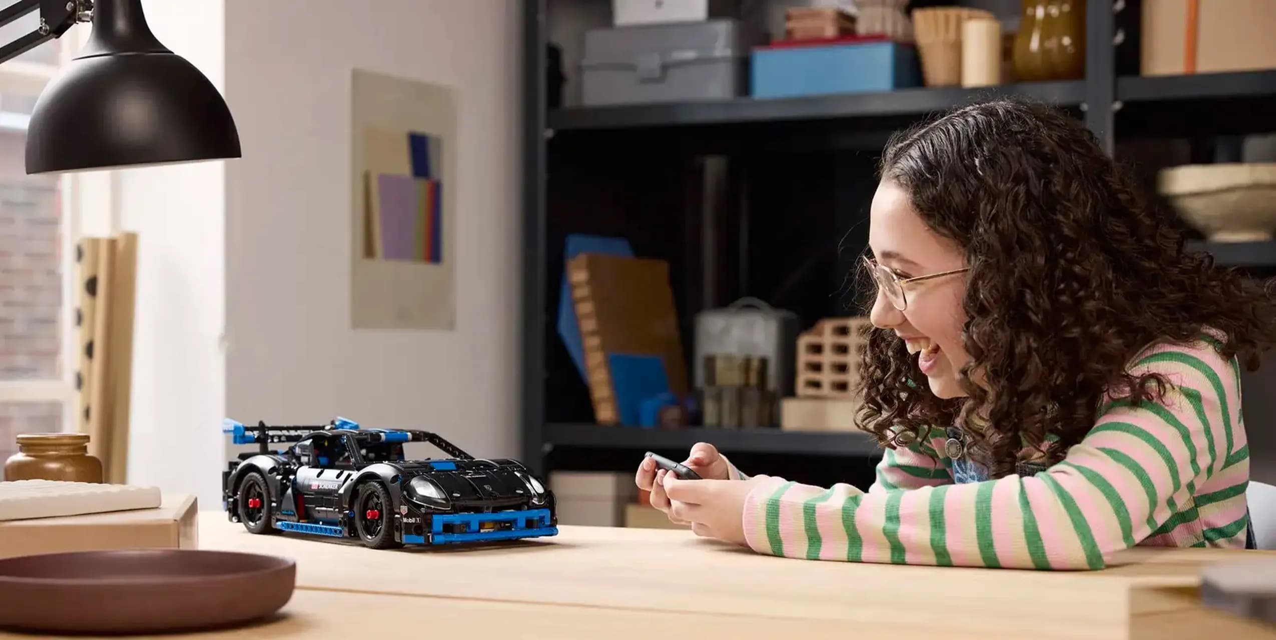 Конструктор LEGO Technic Автомобиль для гонок Porsche GT4 E-Performance (42176)