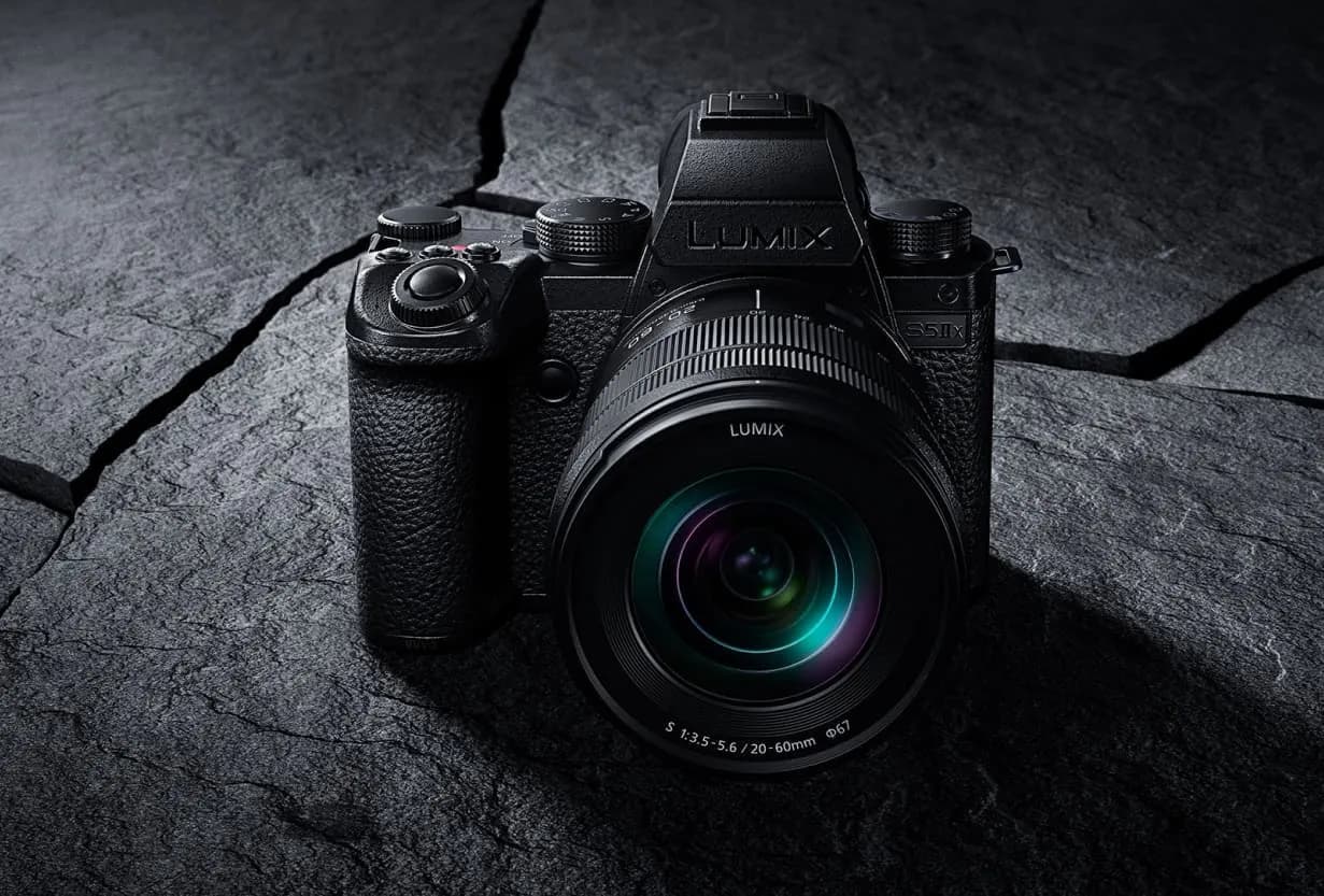 Цифровой фотоаппарат Panasonic Lumix S DC-S5 IIX Kit 20-60mm (DC-S5M2XKEE) (Standard)