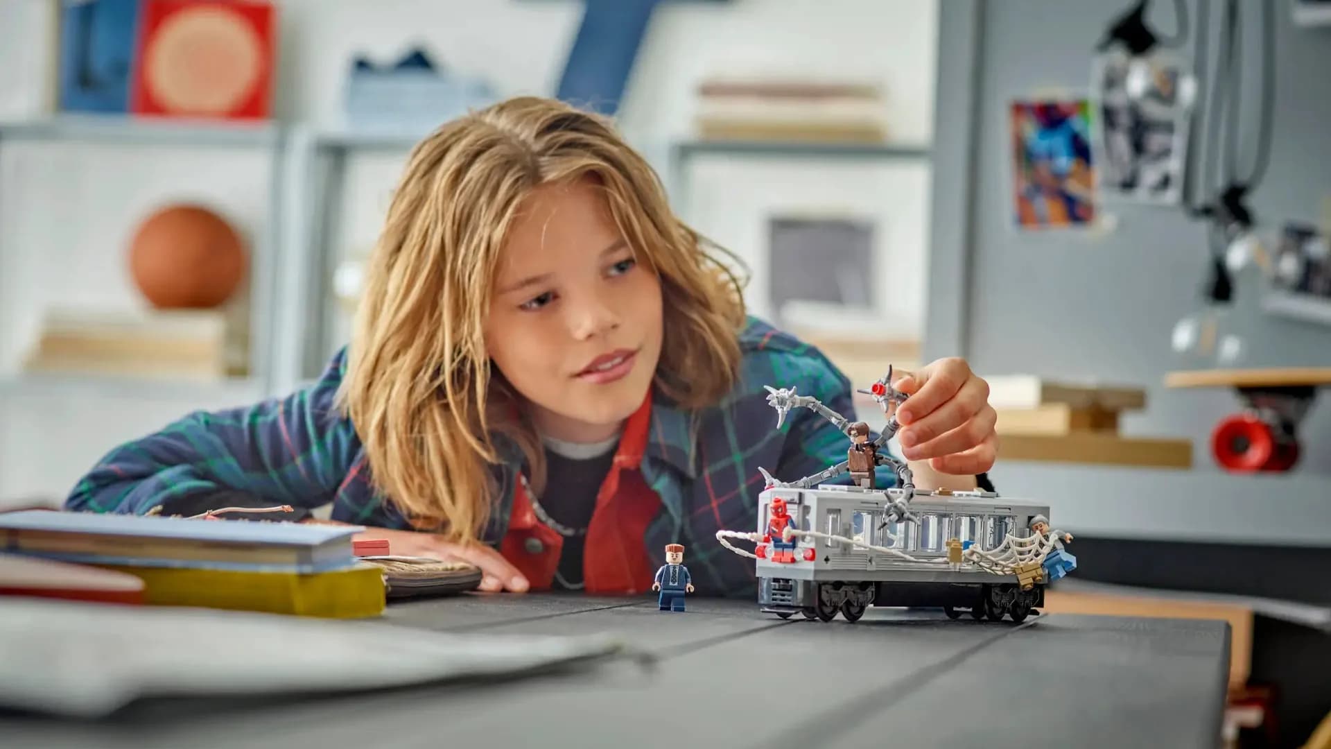 Конструктор LEGO Marvel Человек-Паук против Дока Ока: Сцена в метро (76321)