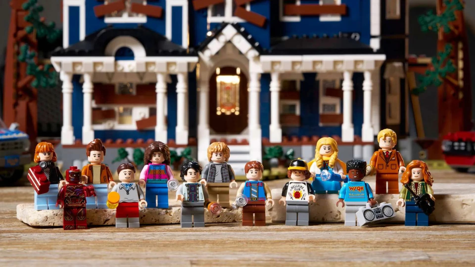 Конструктор LEGO Icons Очень странные дела Дом Крыльев (11370)