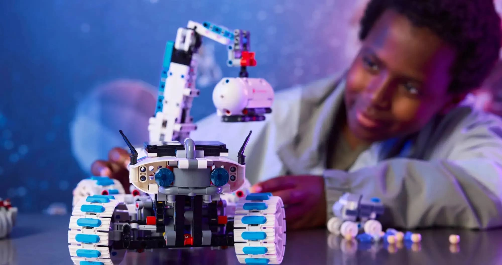 Конструктор LEGO Technic Луноход Lunar Outpost. Космический корабль (42211)