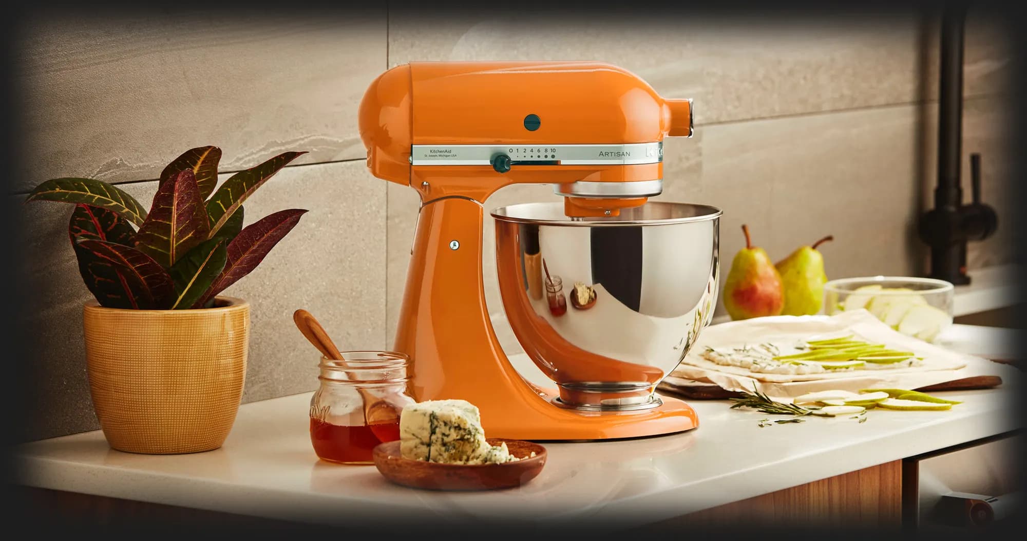Планетарный миксер KitchenAid Artisan 4,8 л с откидным блоком (Pistachio)