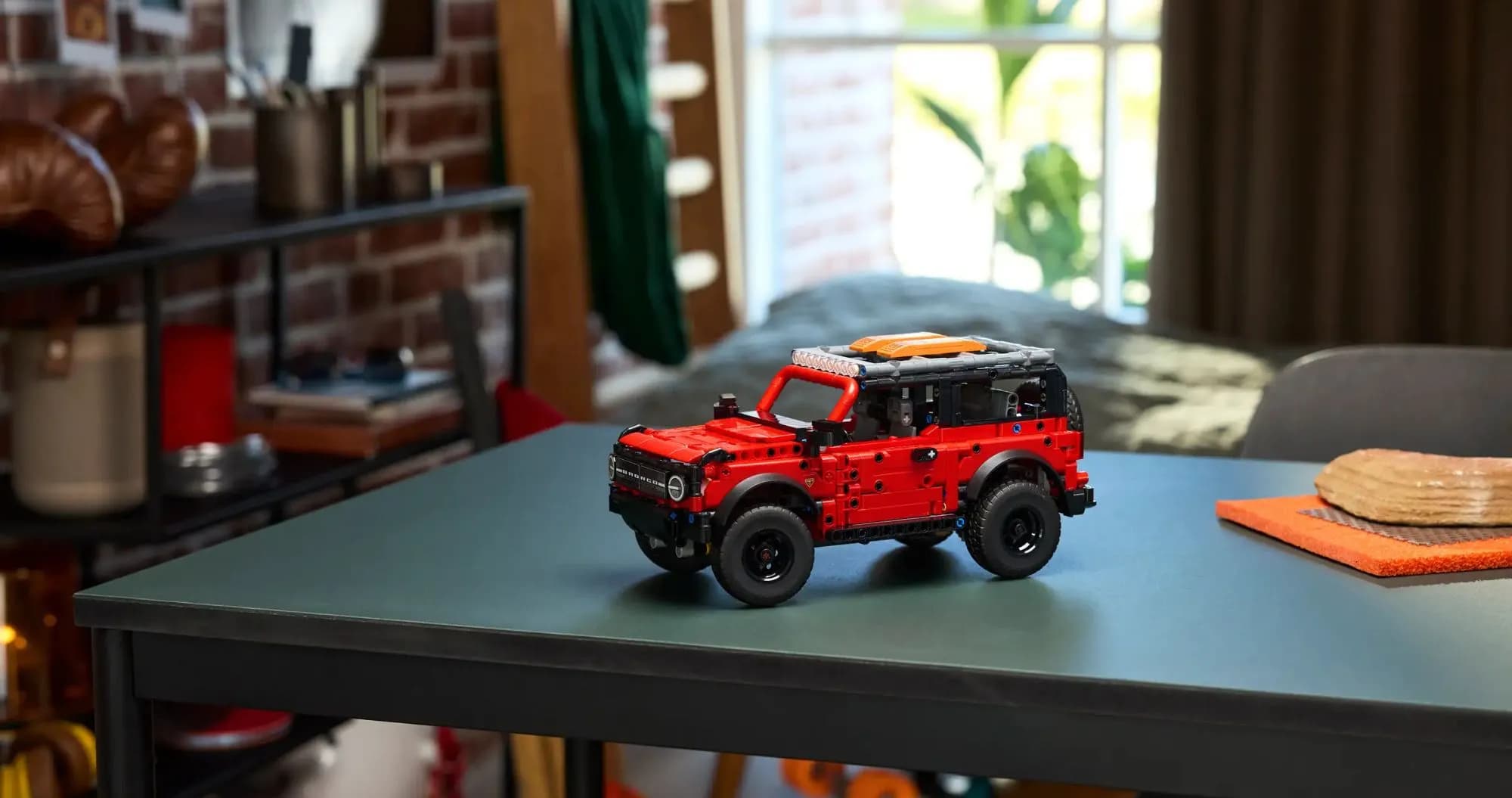 Конструктор LEGO Technic Ford Bronco SUV (42213)