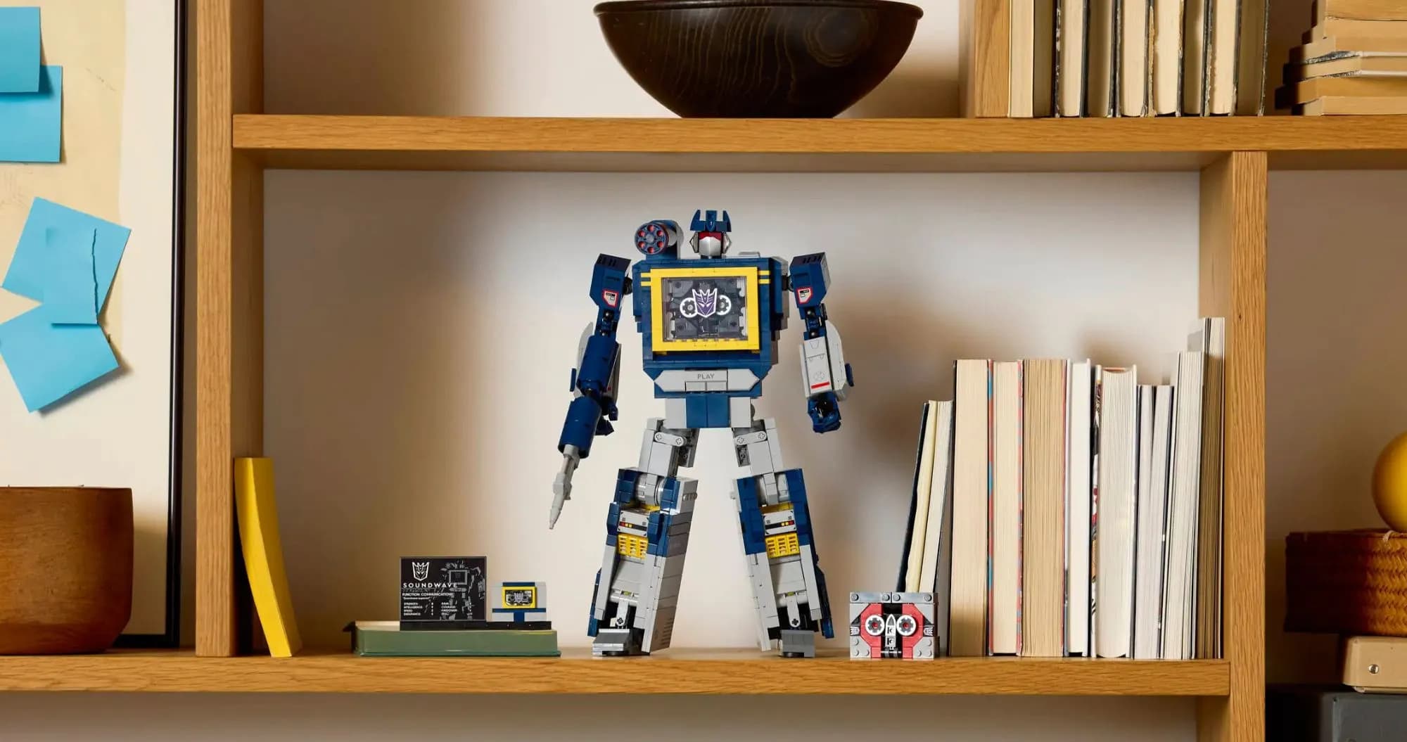 Конструктор LEGO Icons Transformers: Саундвейв (10358)