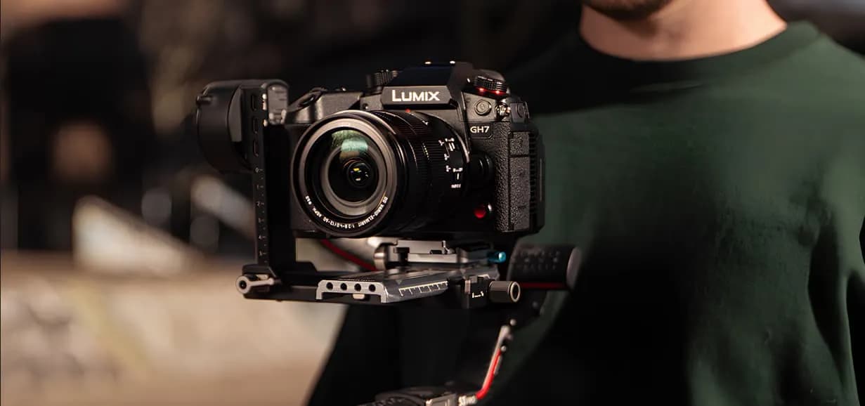 Цифровой фотоаппарат Panasonic Lumix DC-GH7 Body (DC-GH7E) (Standard)