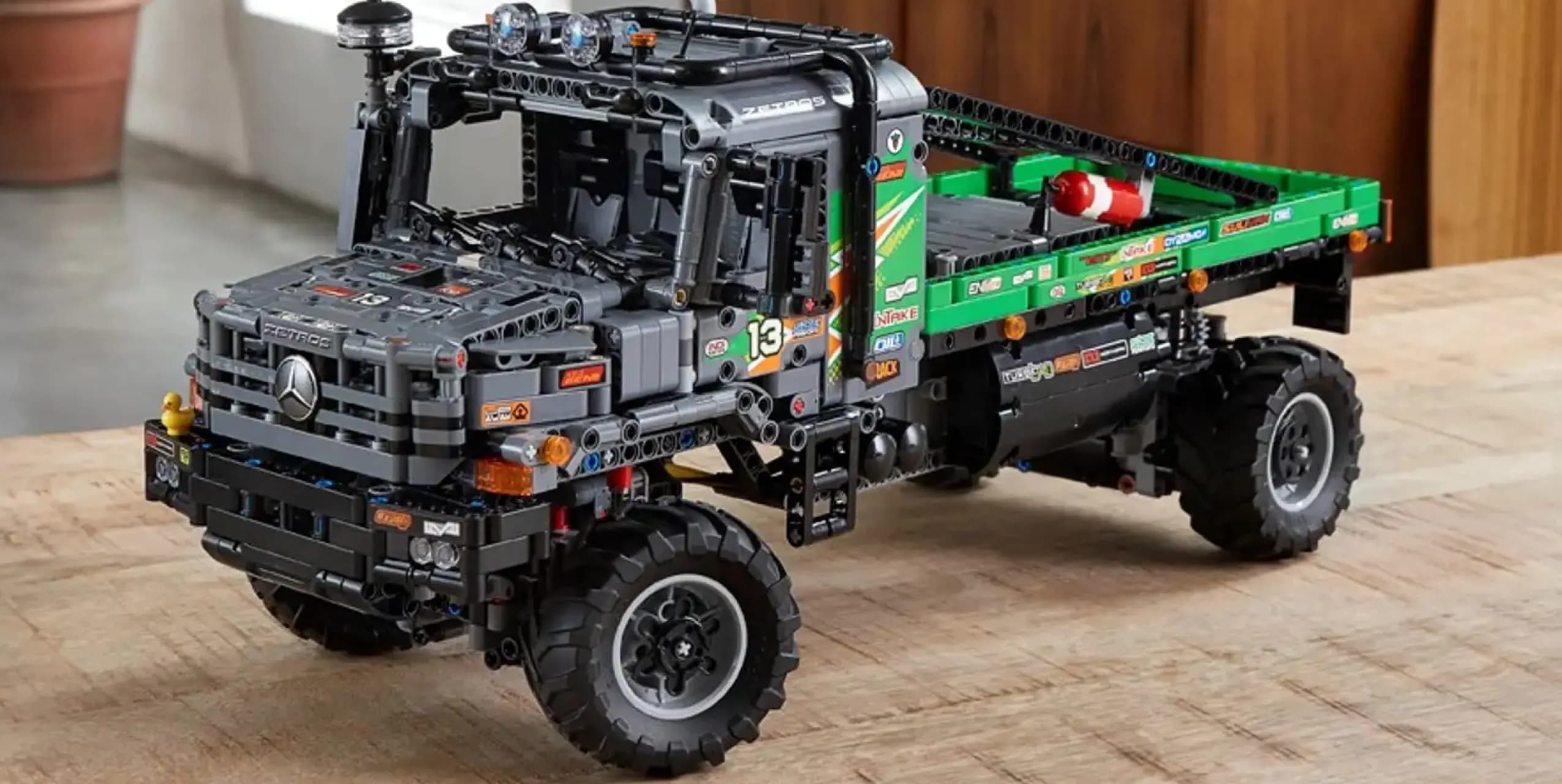 Конструктор LEGO Technic Грузовик для испытаний Mercedes-Benz Zetros 4x4 (42129)