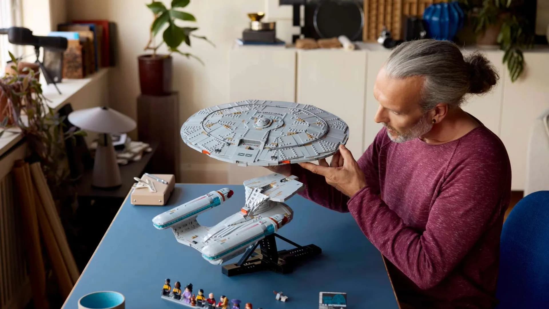 Конструктор LEGO Icons Star Trek: U.S.S. Enterprise NCC-1701-D (10356)